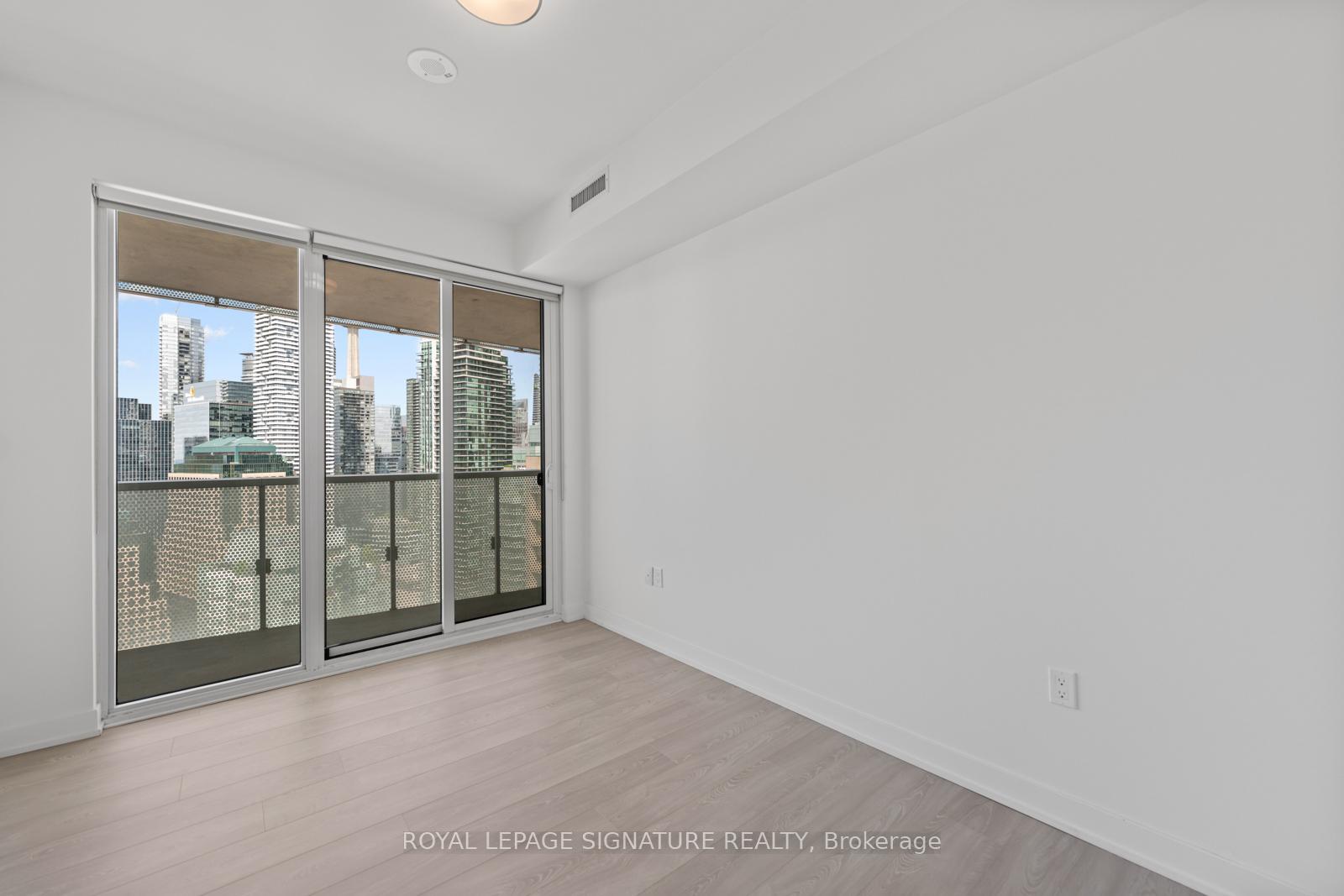 3 Bedrooms Condo at 15 Queens, Toronto For sale