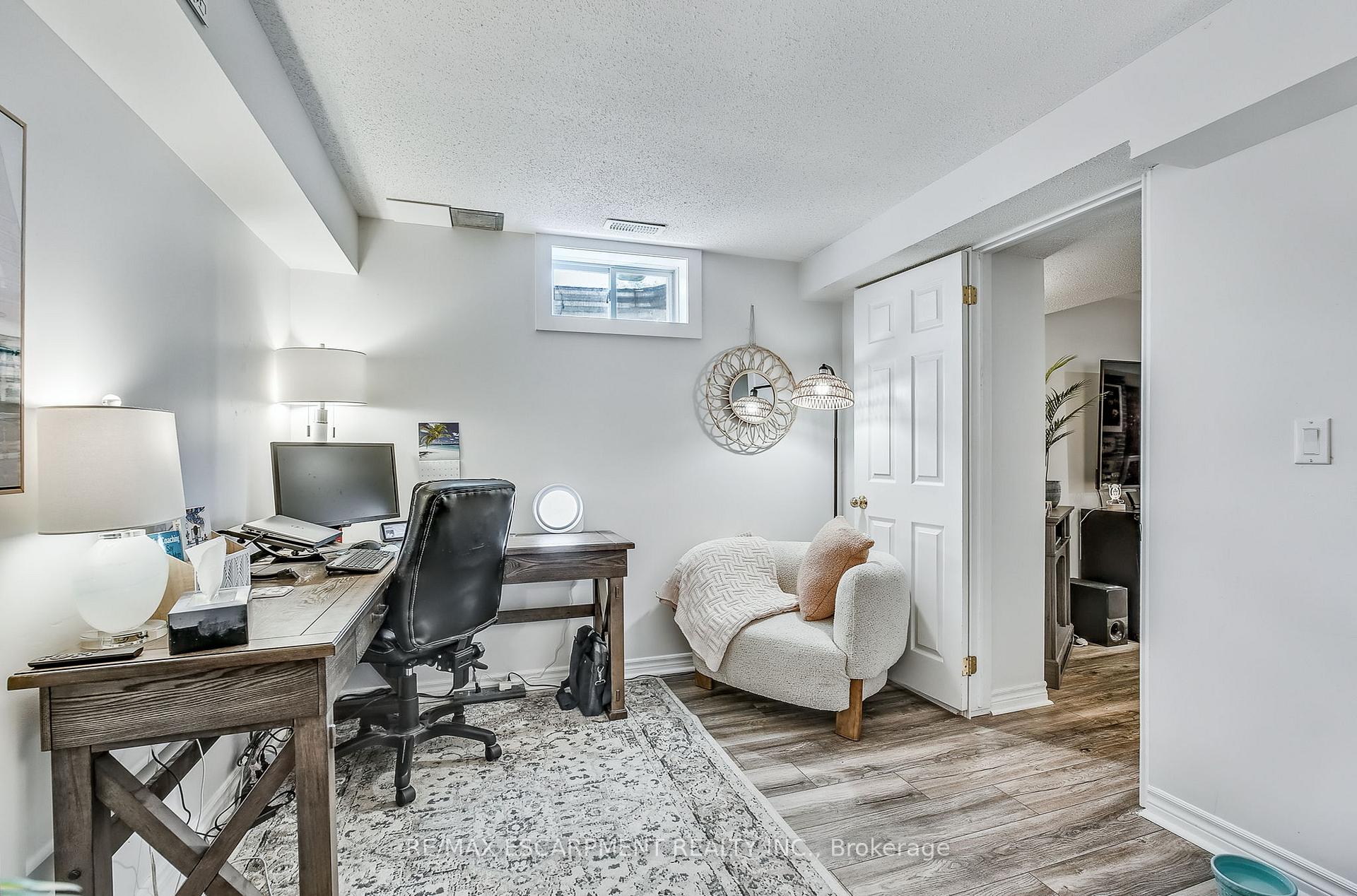 2 Bedrooms Condo at 4045 UPPER MIDDLE, Burlington For sale