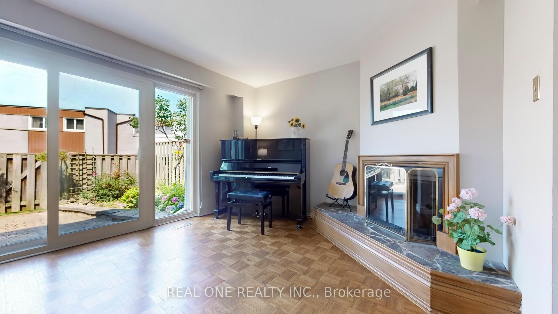 4 Bedrooms Condo at 54 Bonis, Toronto For sale