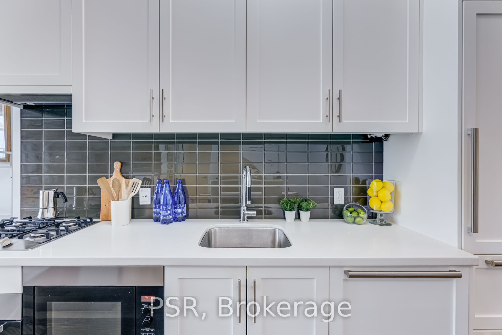 29 Queens Quay E, #627