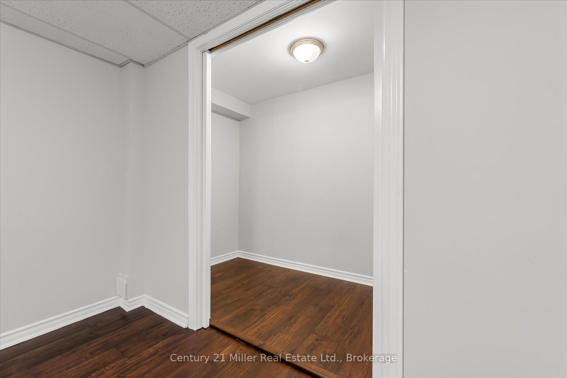 3 Bedrooms Condo at 1531 Westminster, Burlington For sale