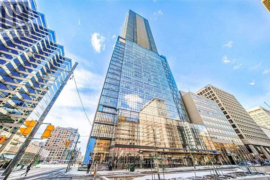 #4707 - 488 University Avenue, Toronto, ON M5G 0C1