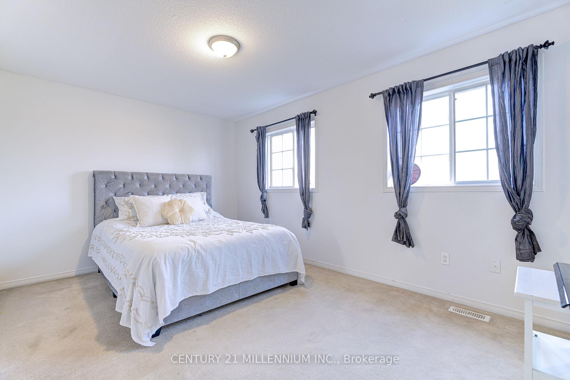 3 Bedrooms Condo at 151 Green,  Hamilton For sale
