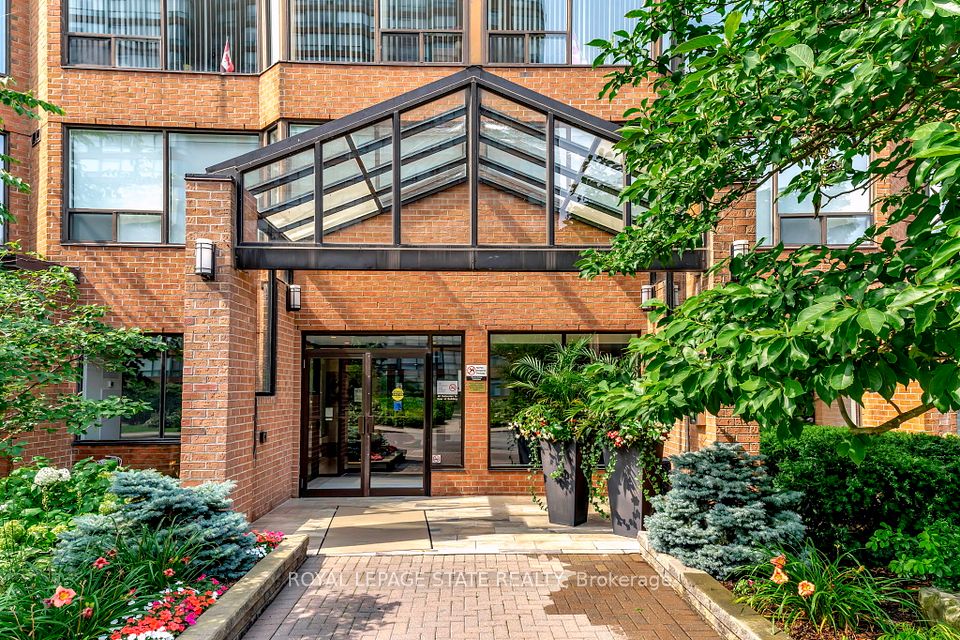 1270 Maple Crossing