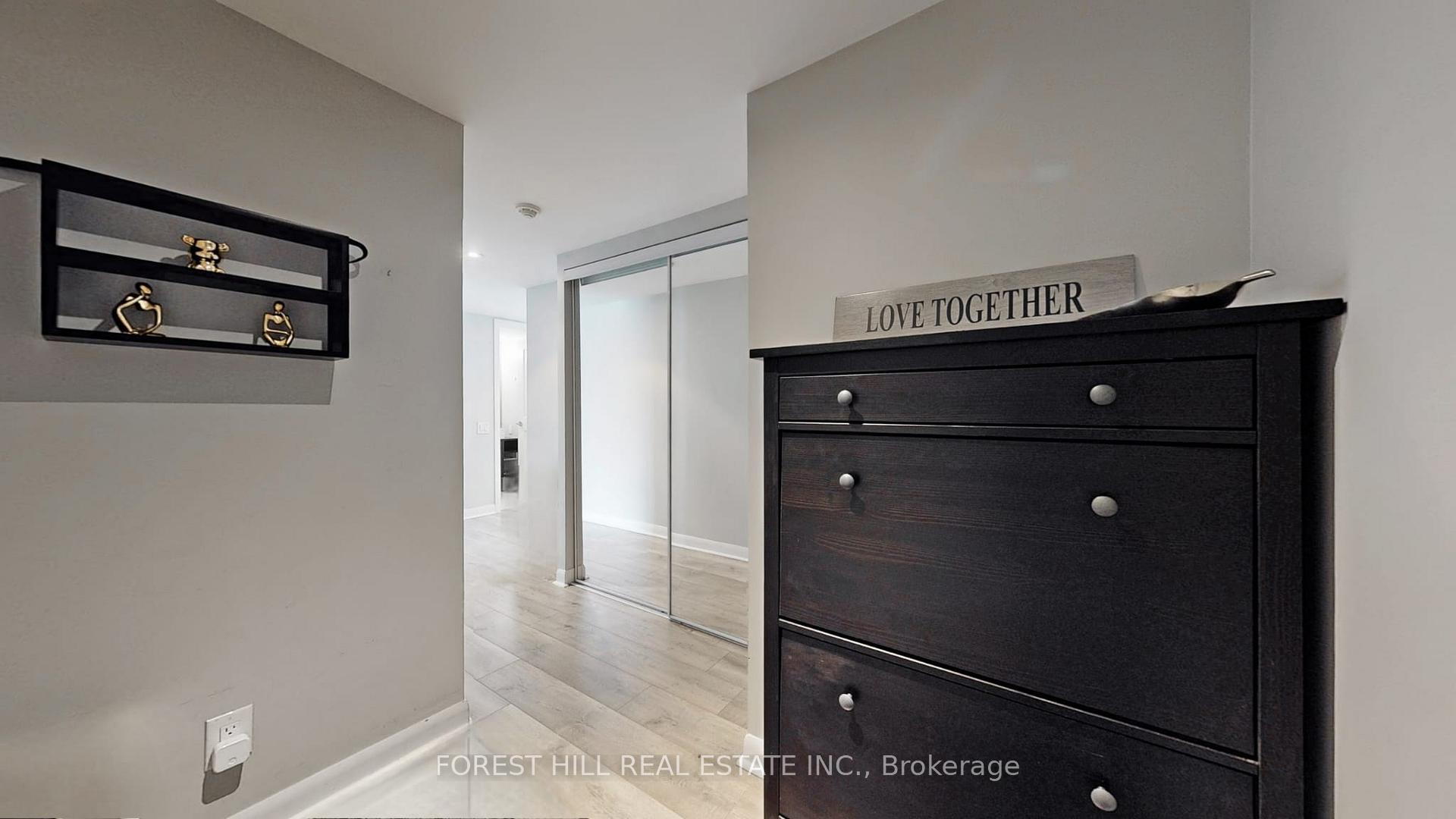 2 Bedrooms Condo at 190 Borough, Toronto For sale