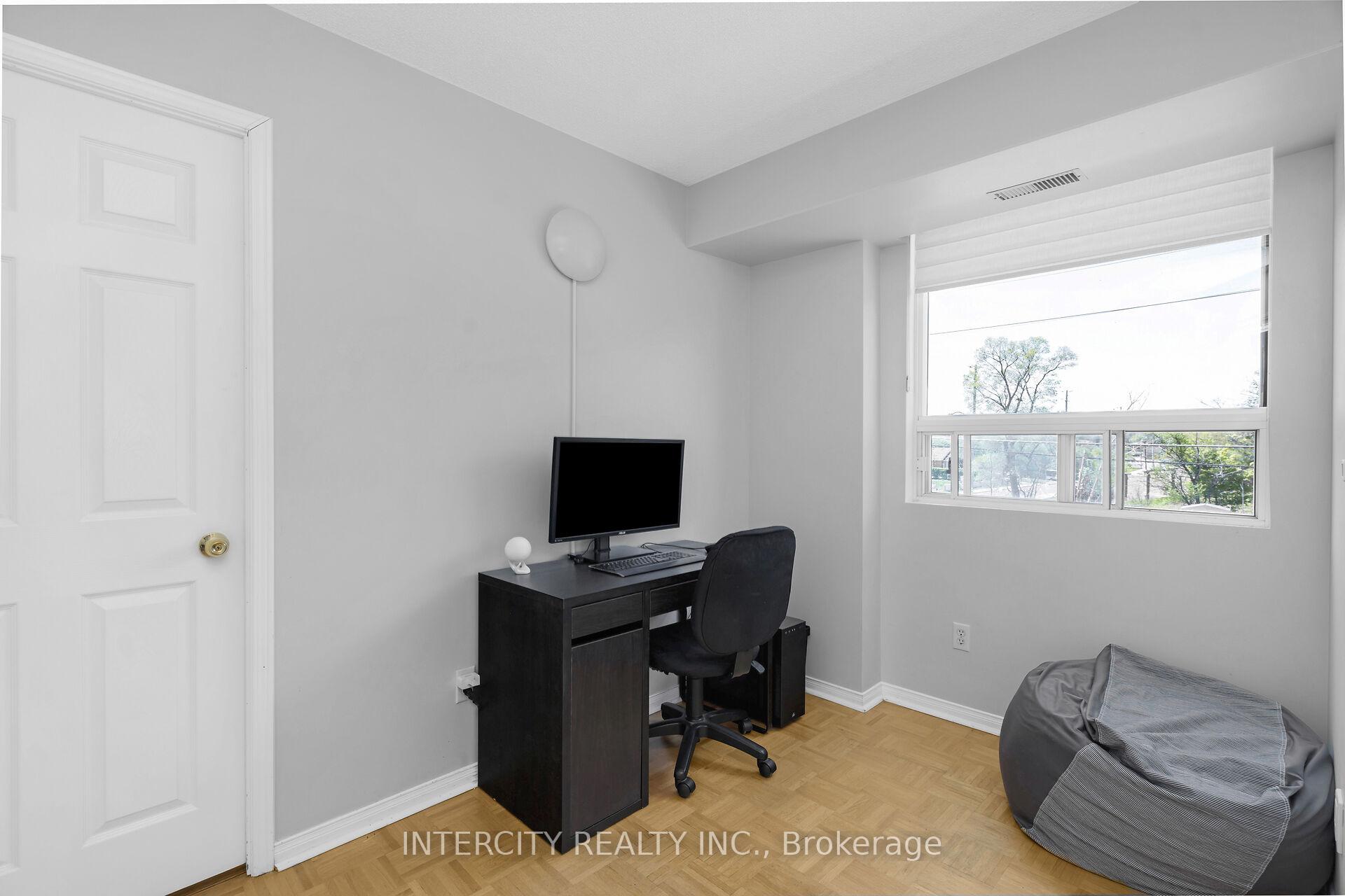 3 Bedrooms Condo at 32 Tannery, Mississauga For sale