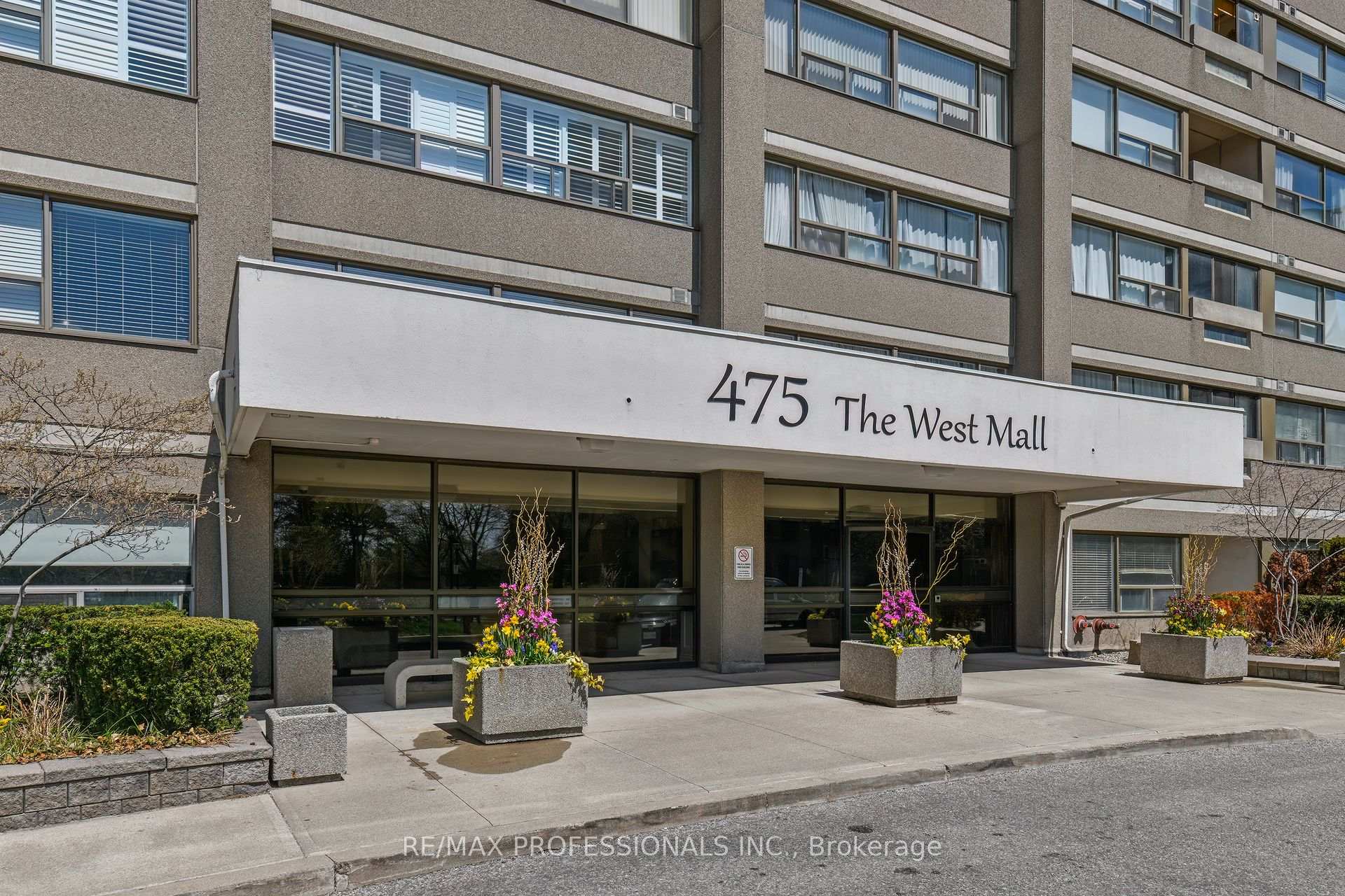 3 Bedrooms Condo at 475 The West Mall, Toronto For sale