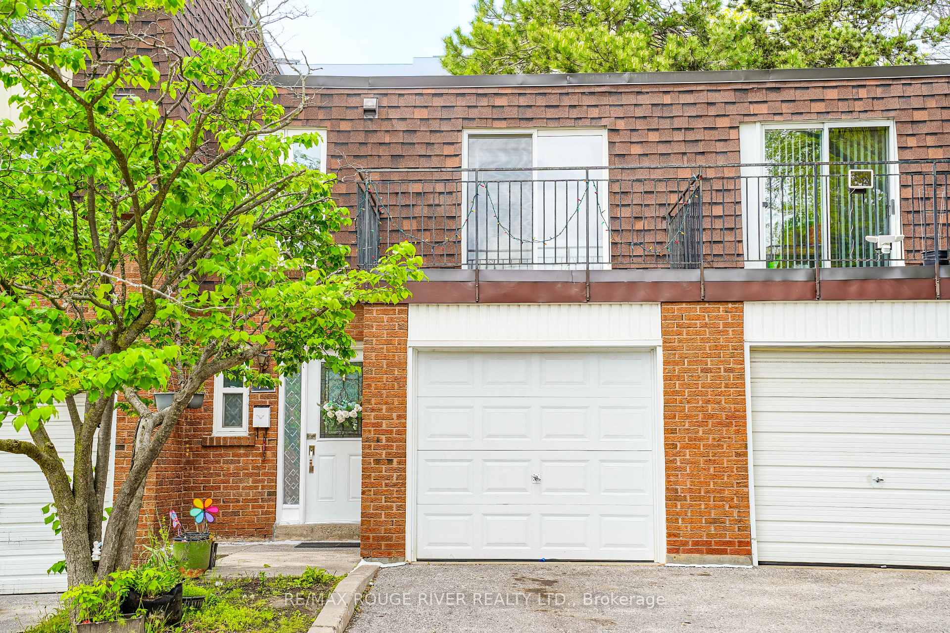 3 Bedrooms Condo at 100 Bridletowne, Toronto For sale