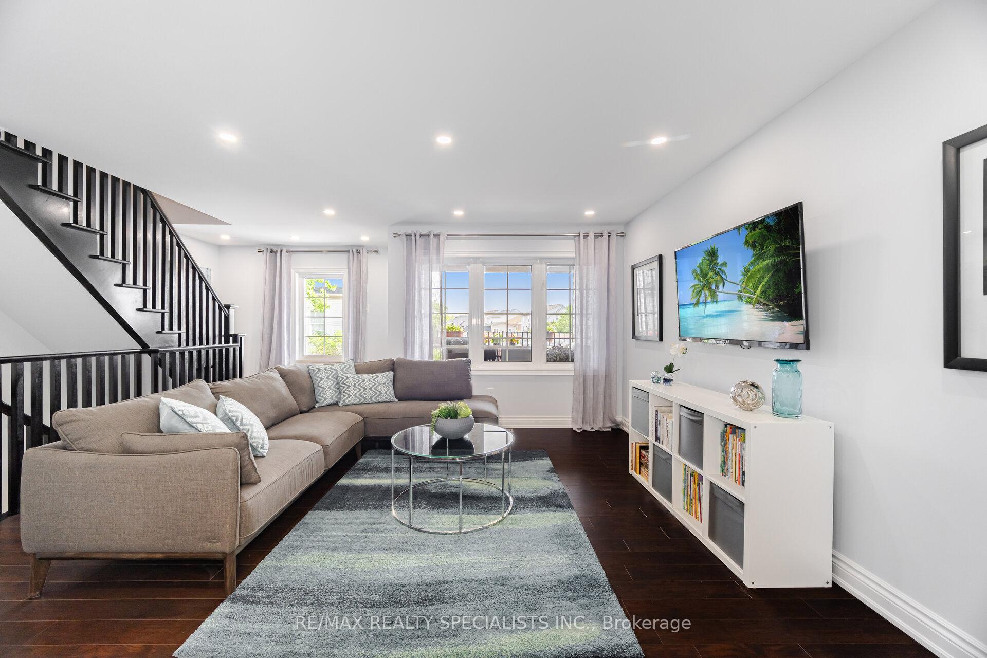 2 Bedrooms Condo at 2341 Parkhaven, Oakville For sale