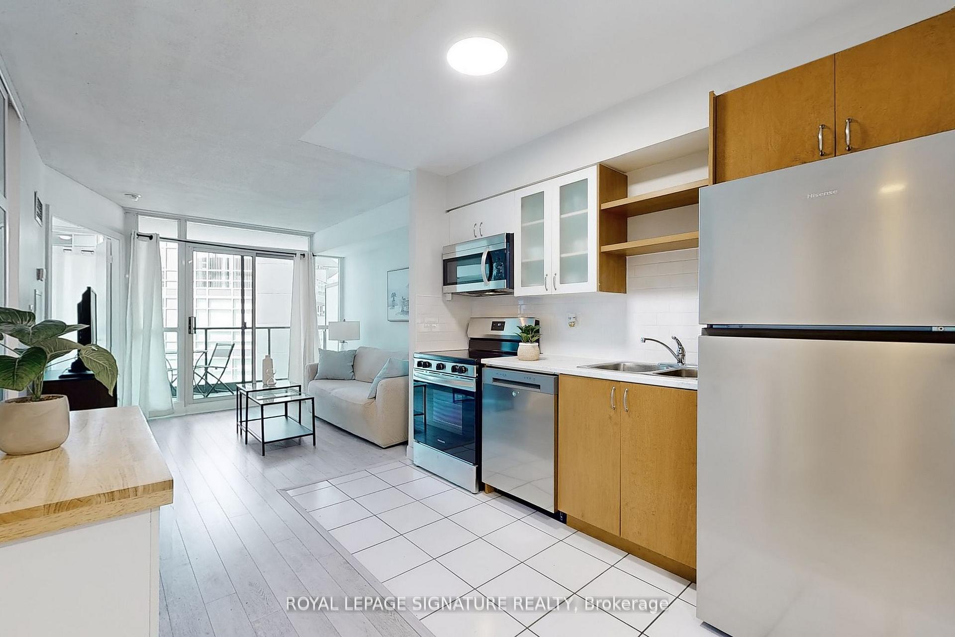 2 Bedrooms Condo at 600 Fleet, Toronto For sale