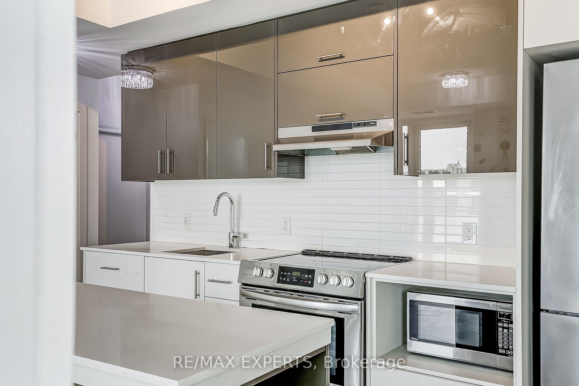 2 Bedrooms Condo at 188 Fairview Mall,  Toronto For sale