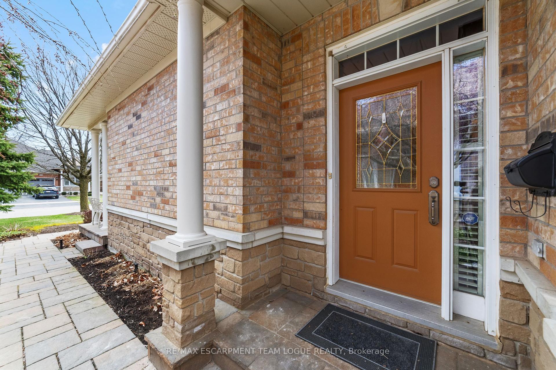 3 Bedrooms Semi-Detached at 4144 STONEBRIDGE,  Burlington For sale