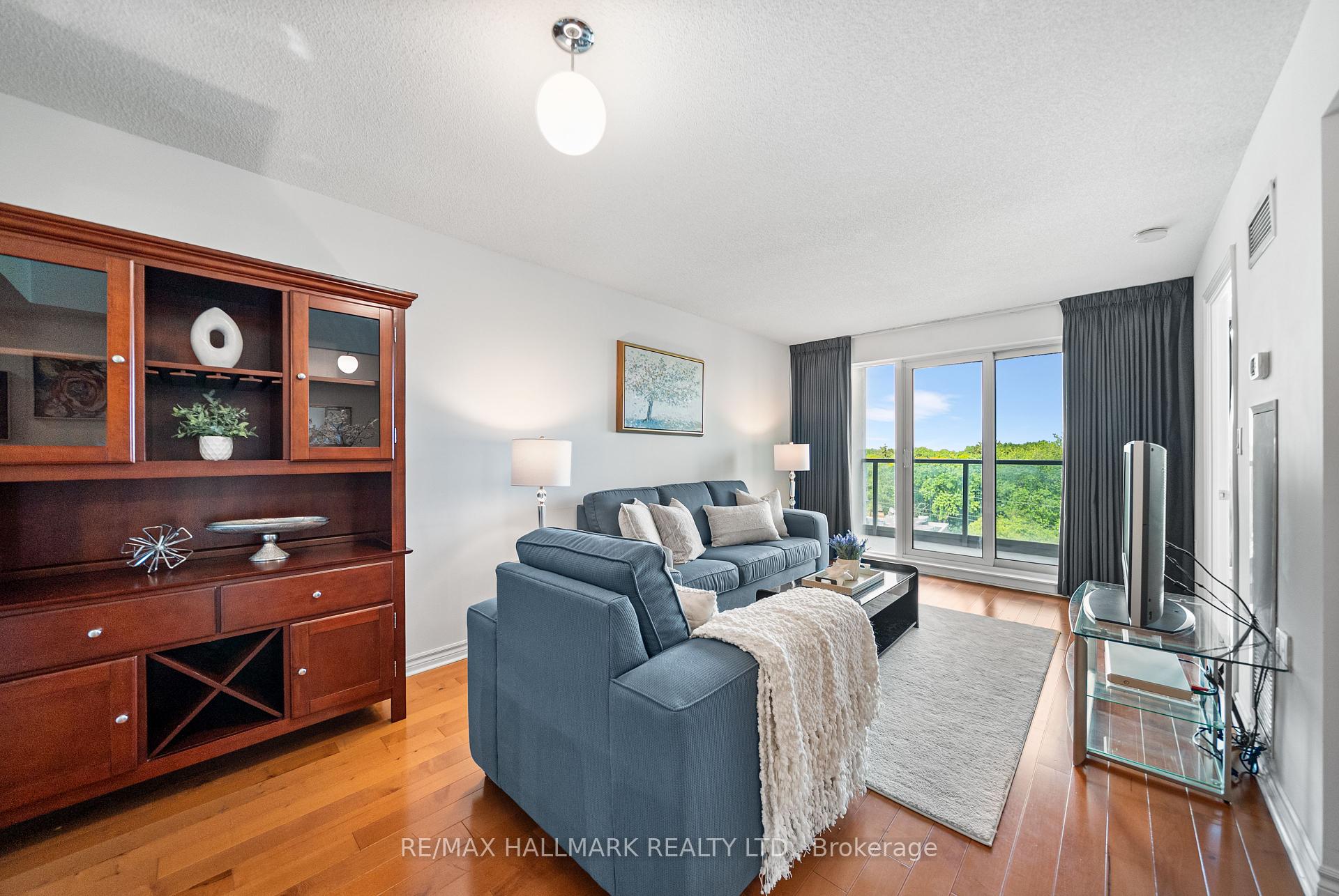 2 Bedrooms Condo at 3830 Bathurst, Toronto For sale
