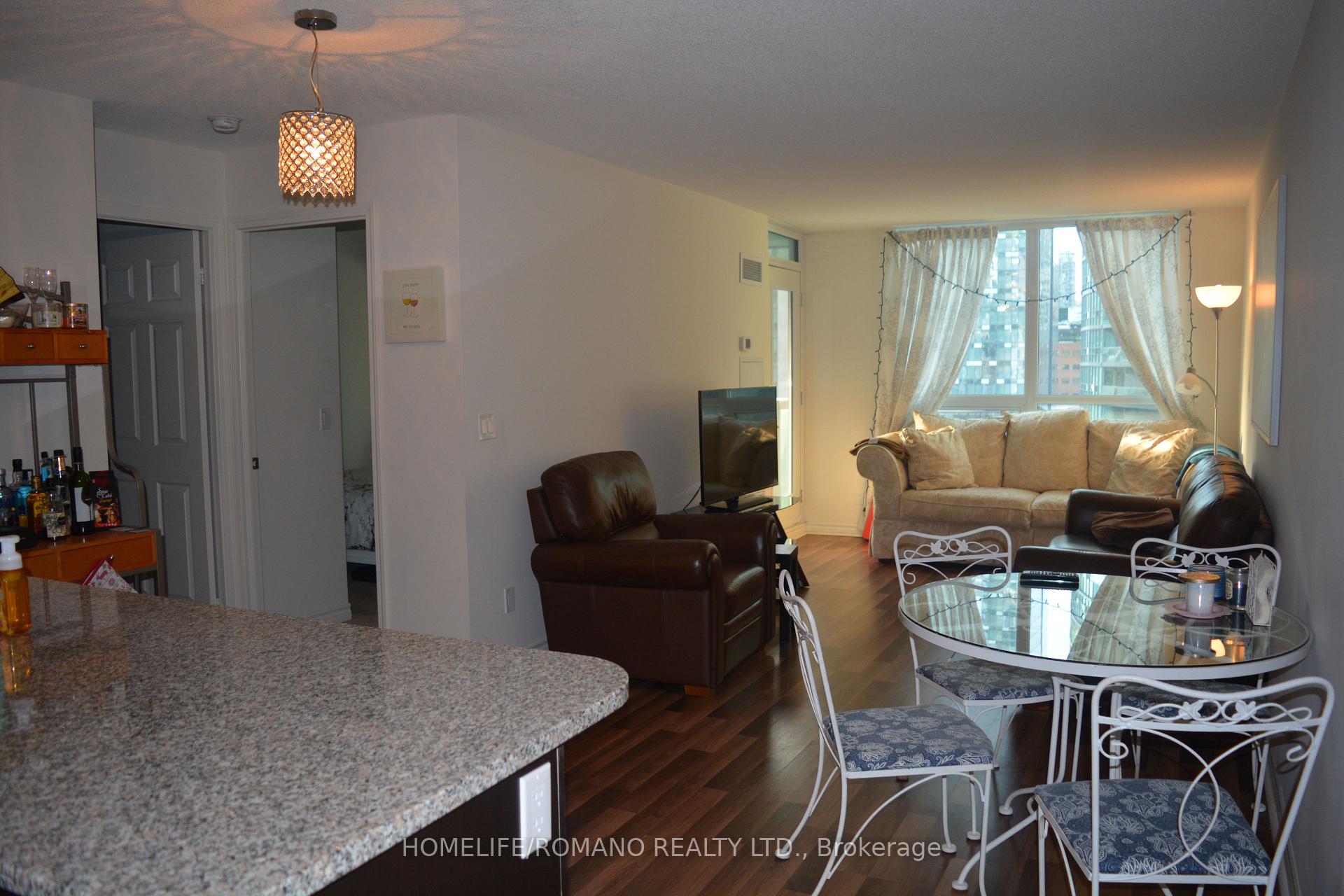 1 Bedroom Condo at 19 Grand Trunk, Toronto For sale