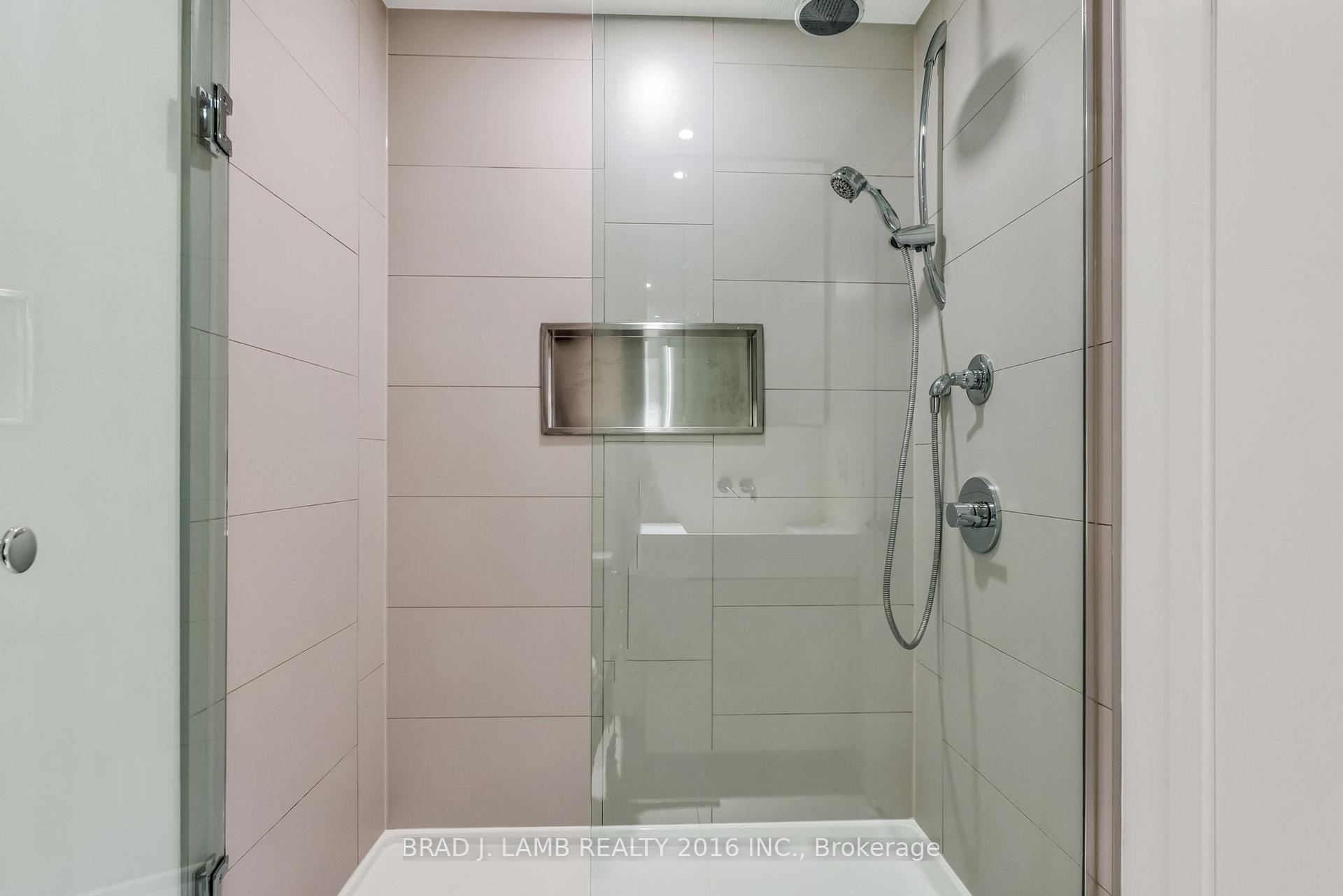 2 Bedrooms Condo at 20 Richardson, Toronto For sale