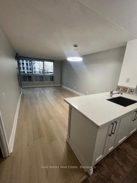 2 Bedrooms Condo at 750 Bay,  Toronto For sale