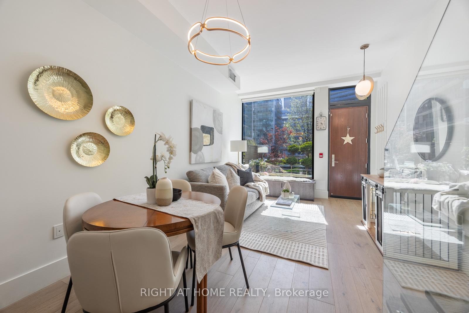 2 Bedrooms Condo at 39 Queens, Toronto For sale