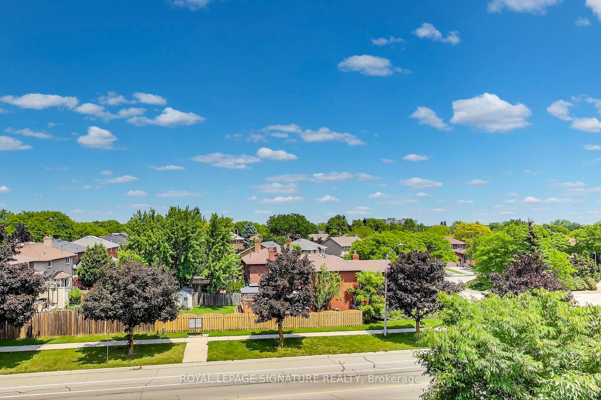 3 Bedrooms Condo at 1460 Bishops, Oakville For sale