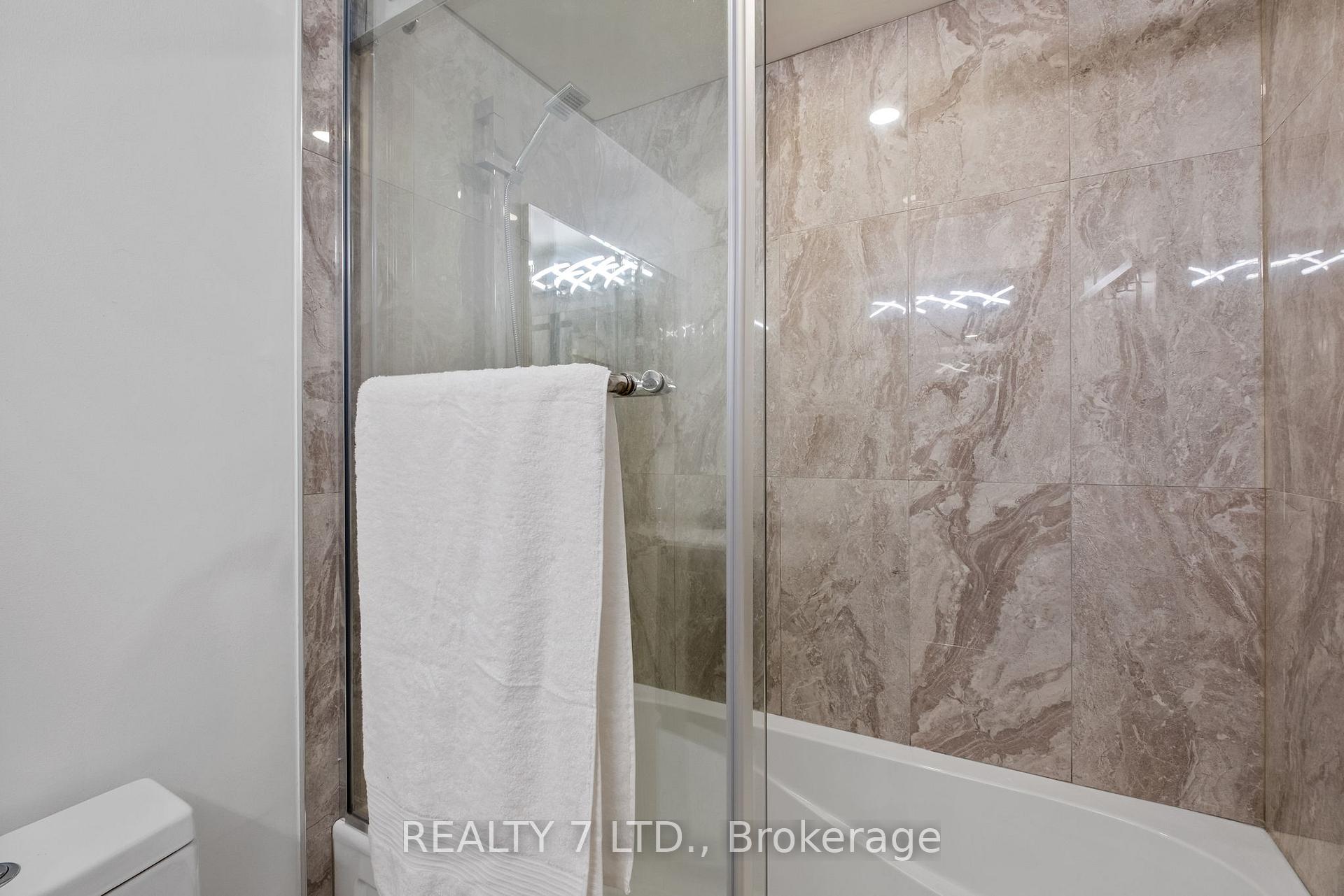 2 Bedrooms Condo at 850 Steeles, Vaughan For sale