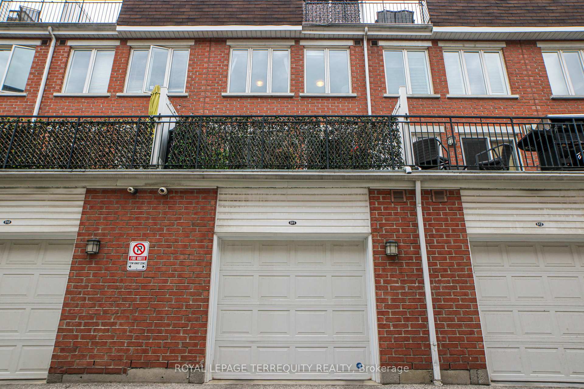 3 Bedrooms Condo at 25 Laidlaw, Toronto For sale