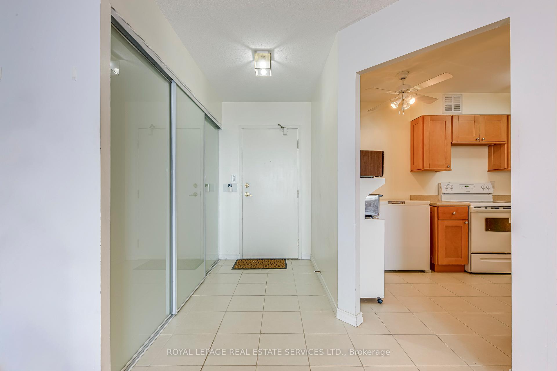 2 Bedrooms Condo at 3605 Kariya, Mississauga For sale