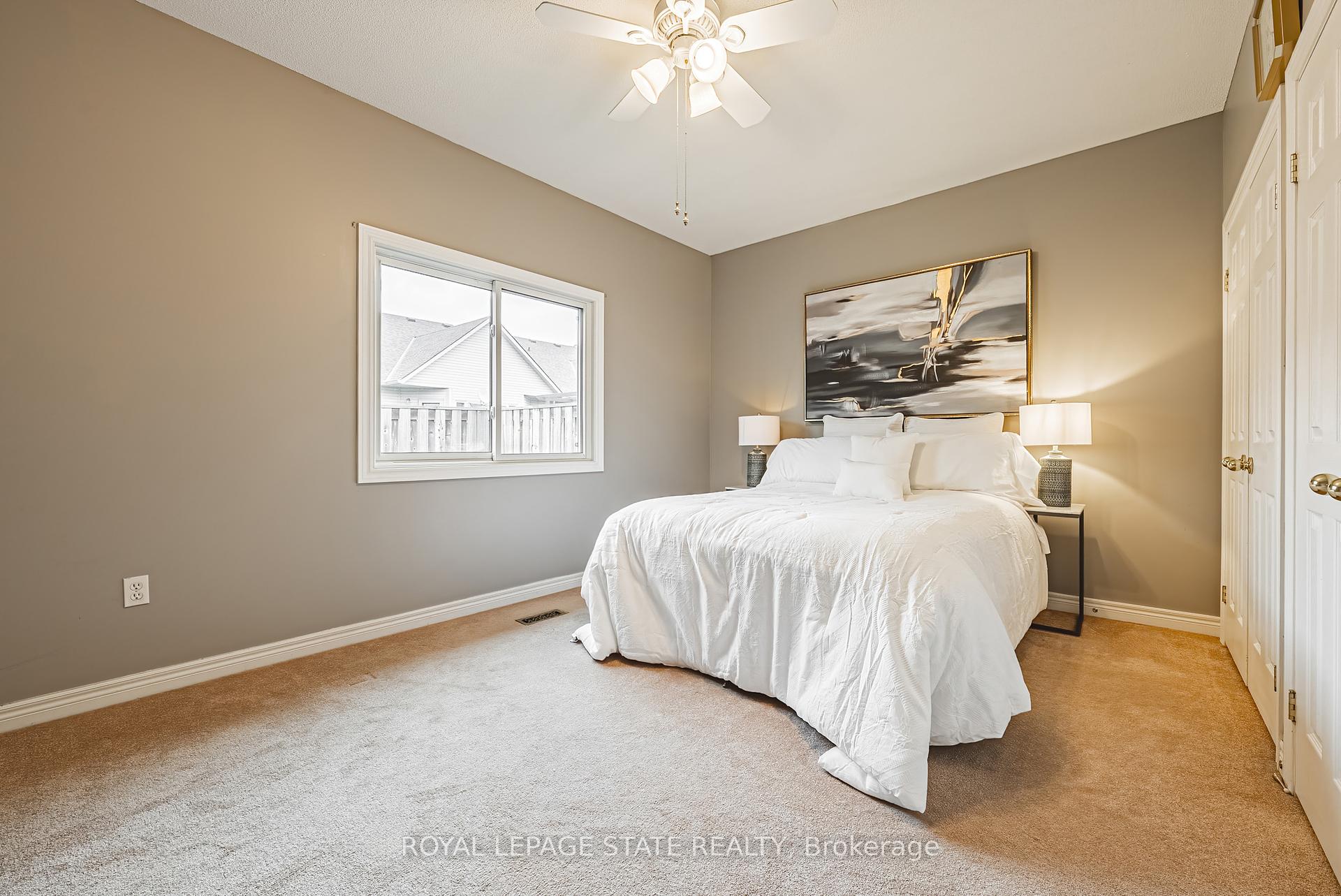 2 Bedrooms Condo at 130 Southbrook, Hamilton For sale