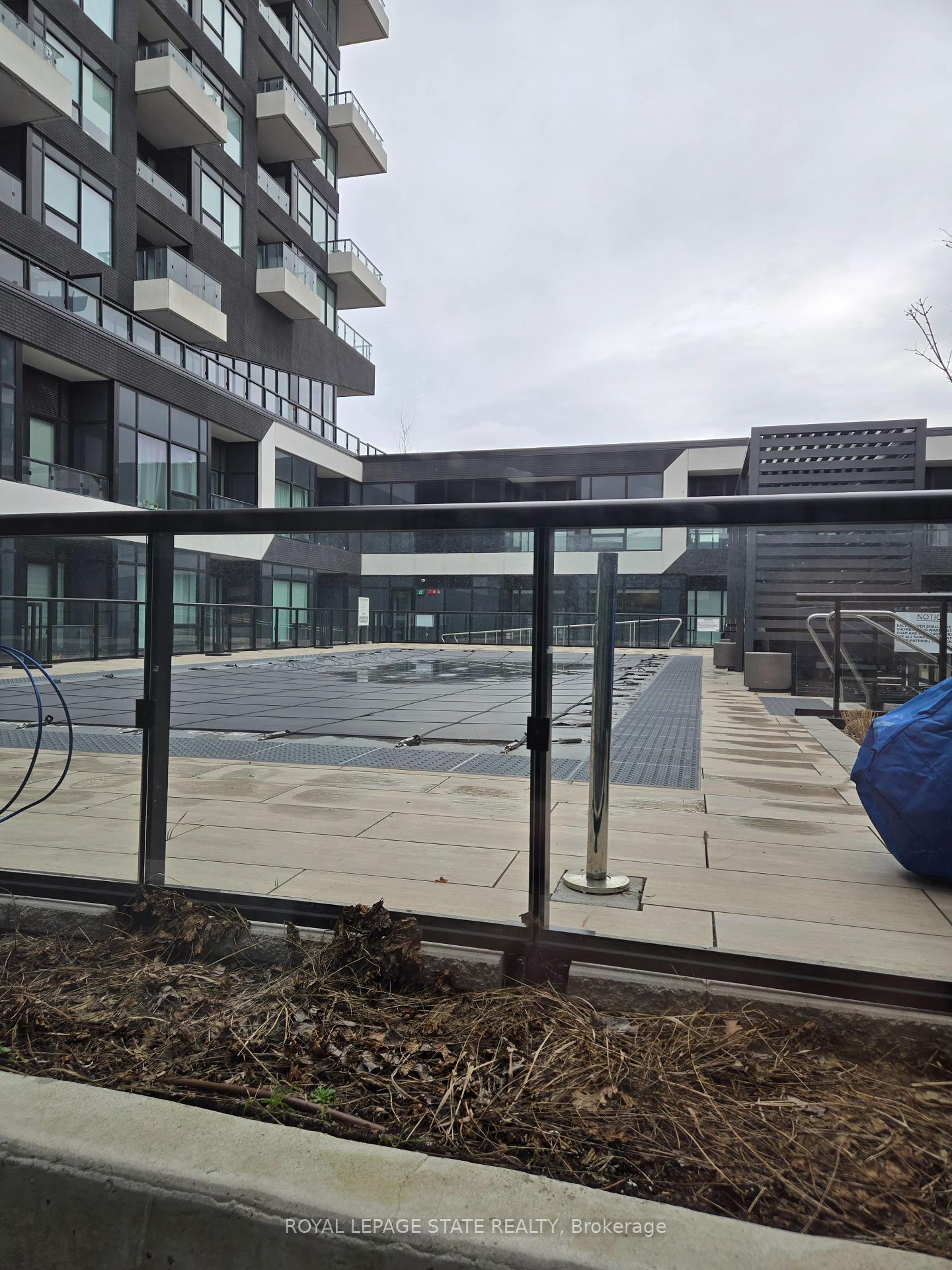 2 Bedrooms Condo at 2481 Taunton, Oakville For sale