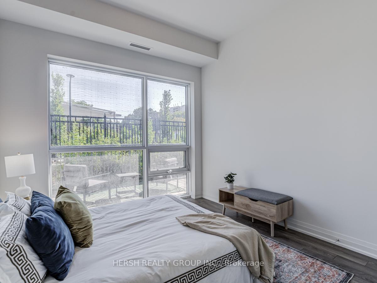 3 Bedrooms Condo at 10 Meadowglen,  Toronto For sale