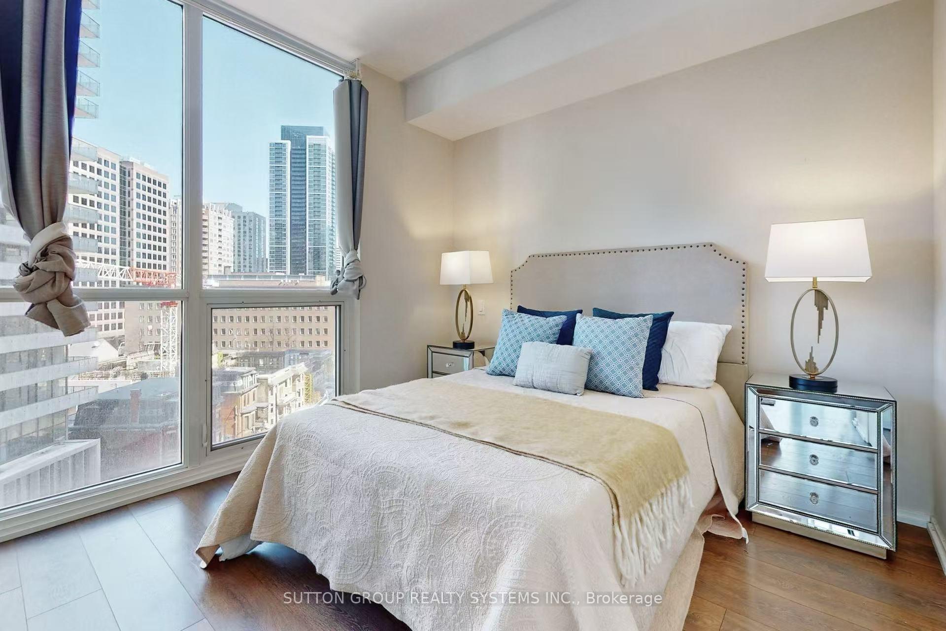 2 Bedrooms Condo at 45 Charles,  Toronto For sale