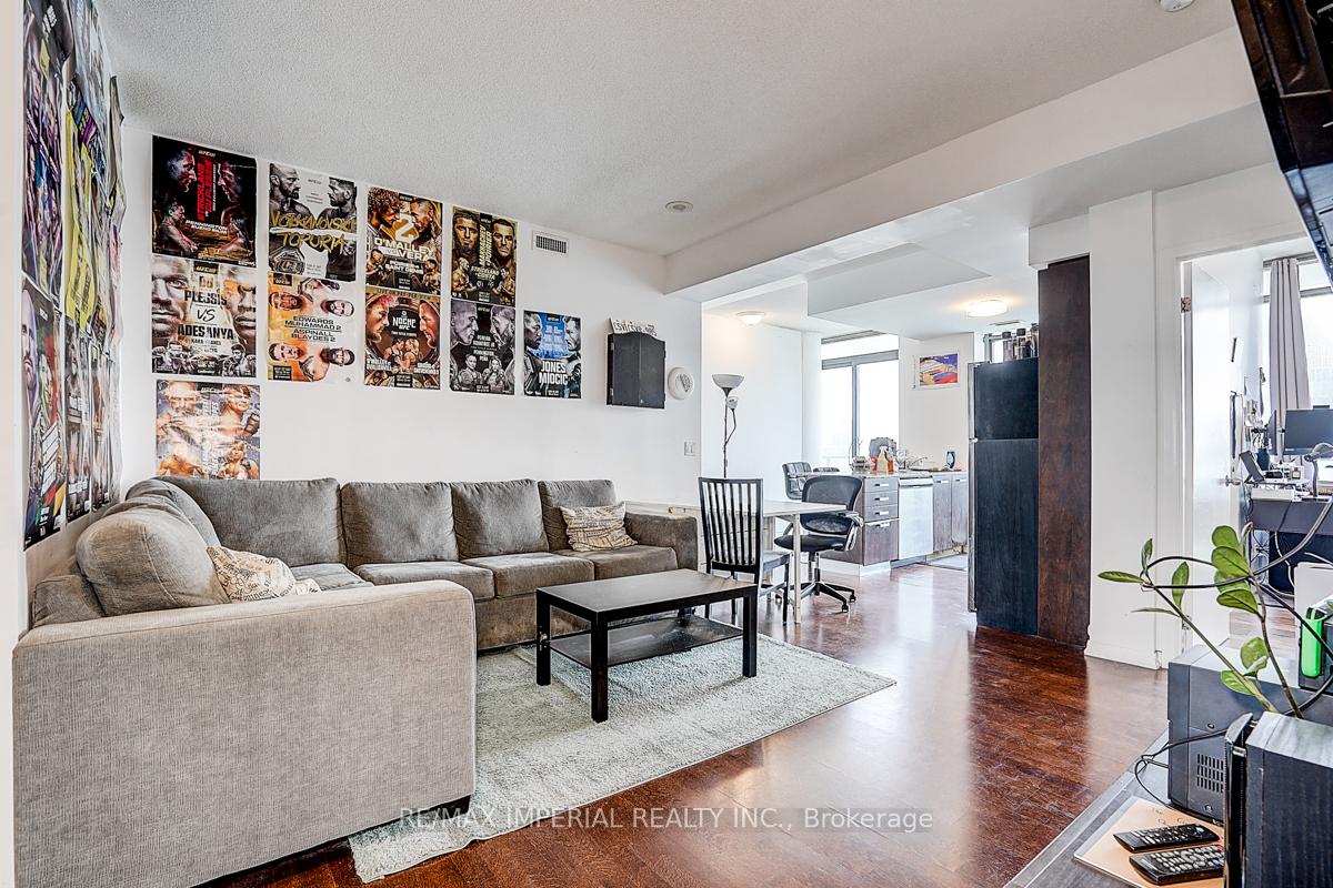 4 Bedrooms Condo at 832 Bay, Toronto For sale