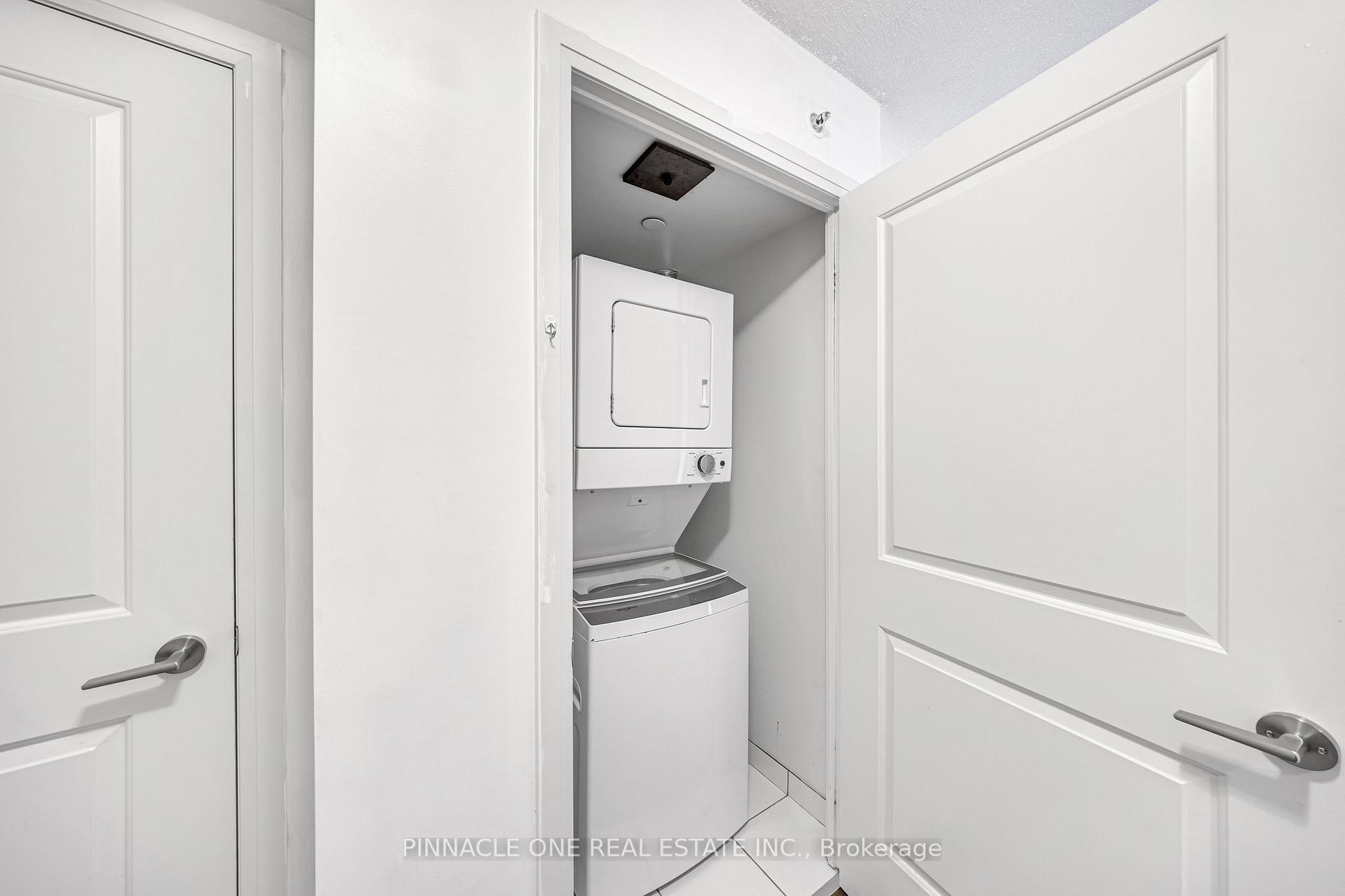 2 Bedrooms Condo at 30 Meadowglen, Toronto For sale