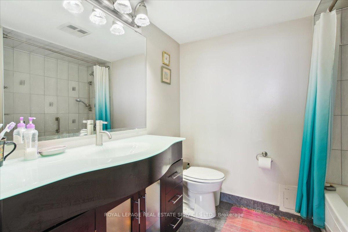 2 Bedrooms Condo at 1360 Rathburn,  Mississauga For sale