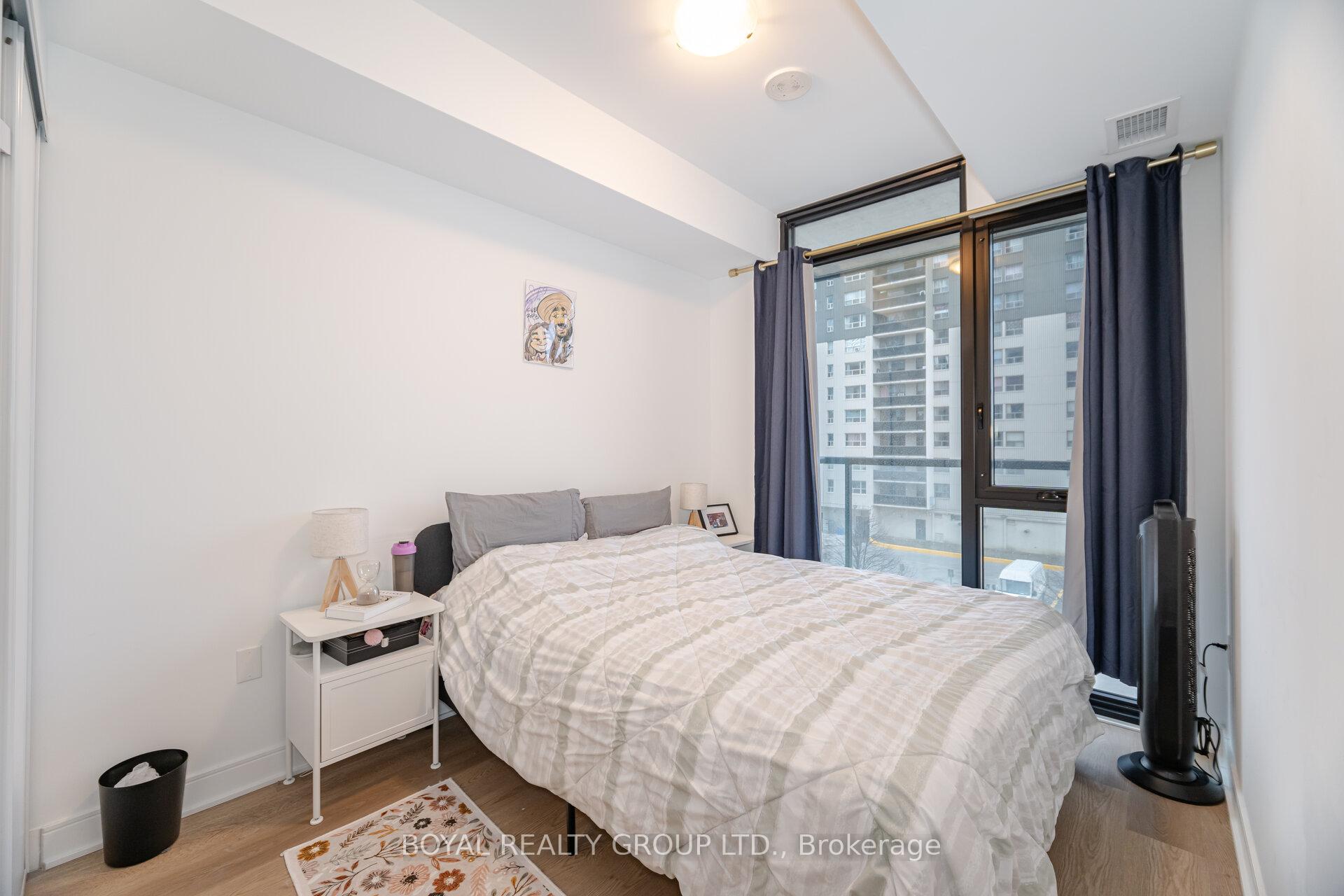 2 Bedrooms Condo at 86 Dundas, Mississauga For sale