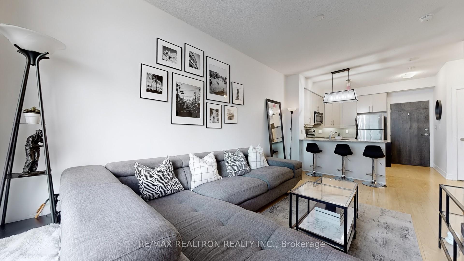 1 Bedroom Condo at 18 Harbour, Toronto For sale