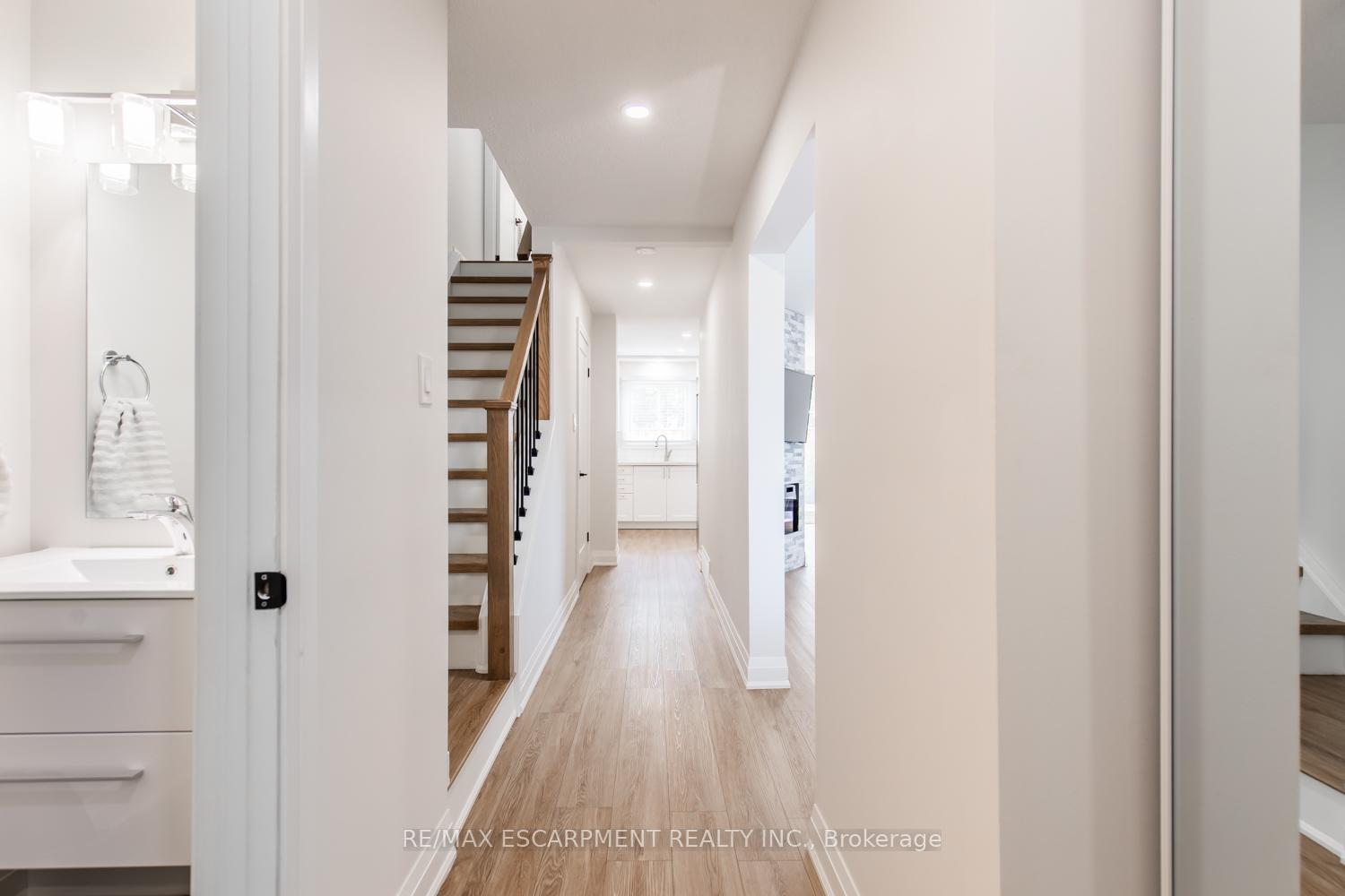 3 Bedrooms Condo at 150 Gateshead, Hamilton For sale