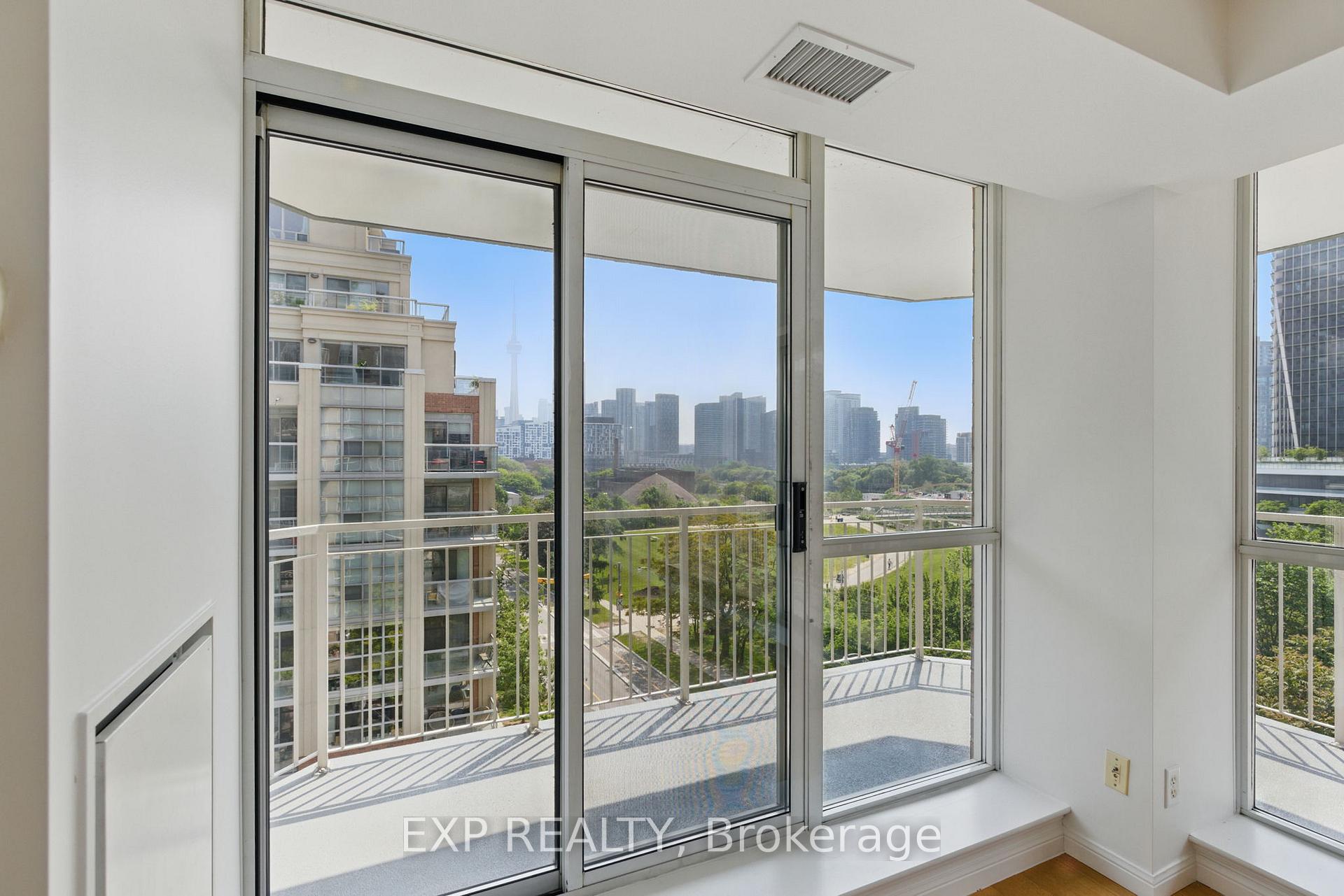 2 Bedrooms Condo at 18 Stafford, Toronto For sale