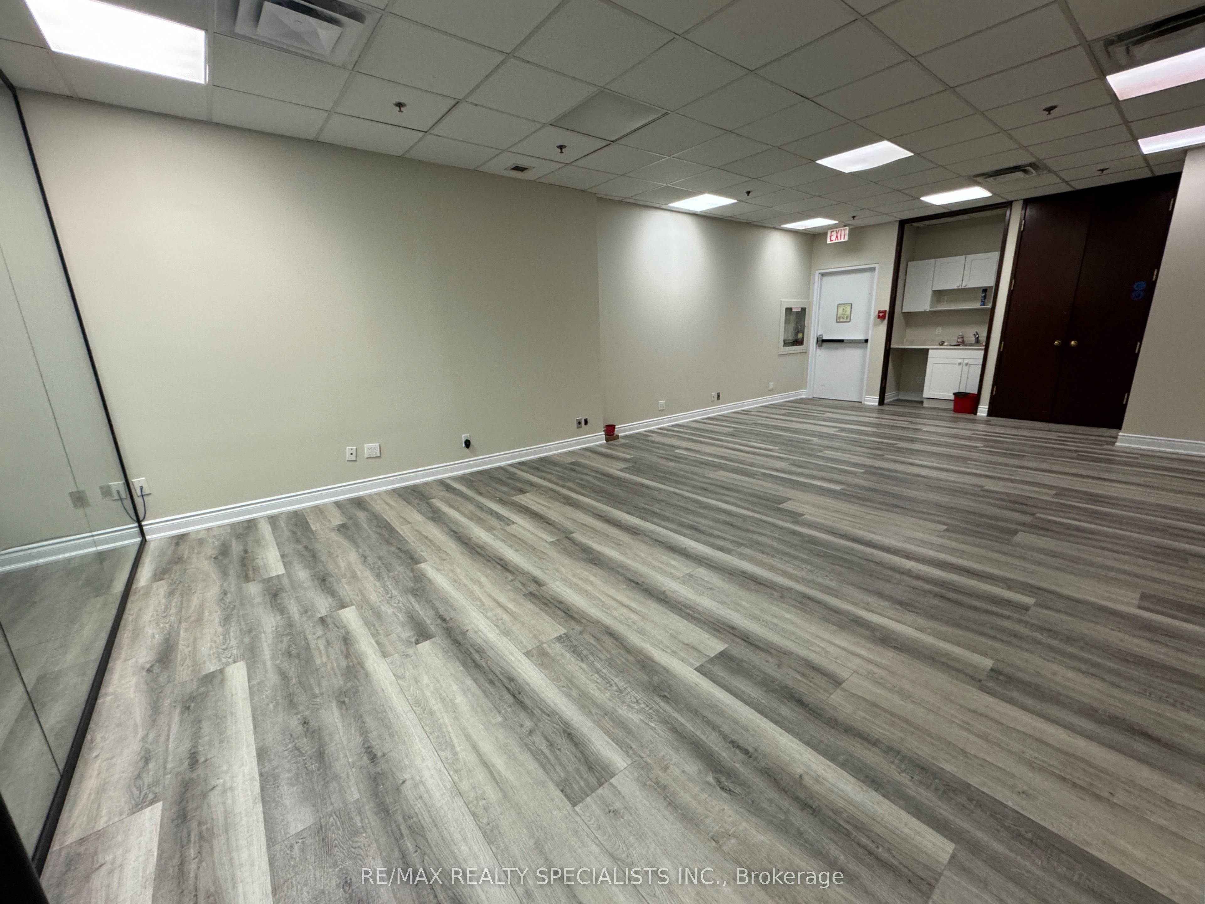 50 Burnhamthorpe Road W, #106 A