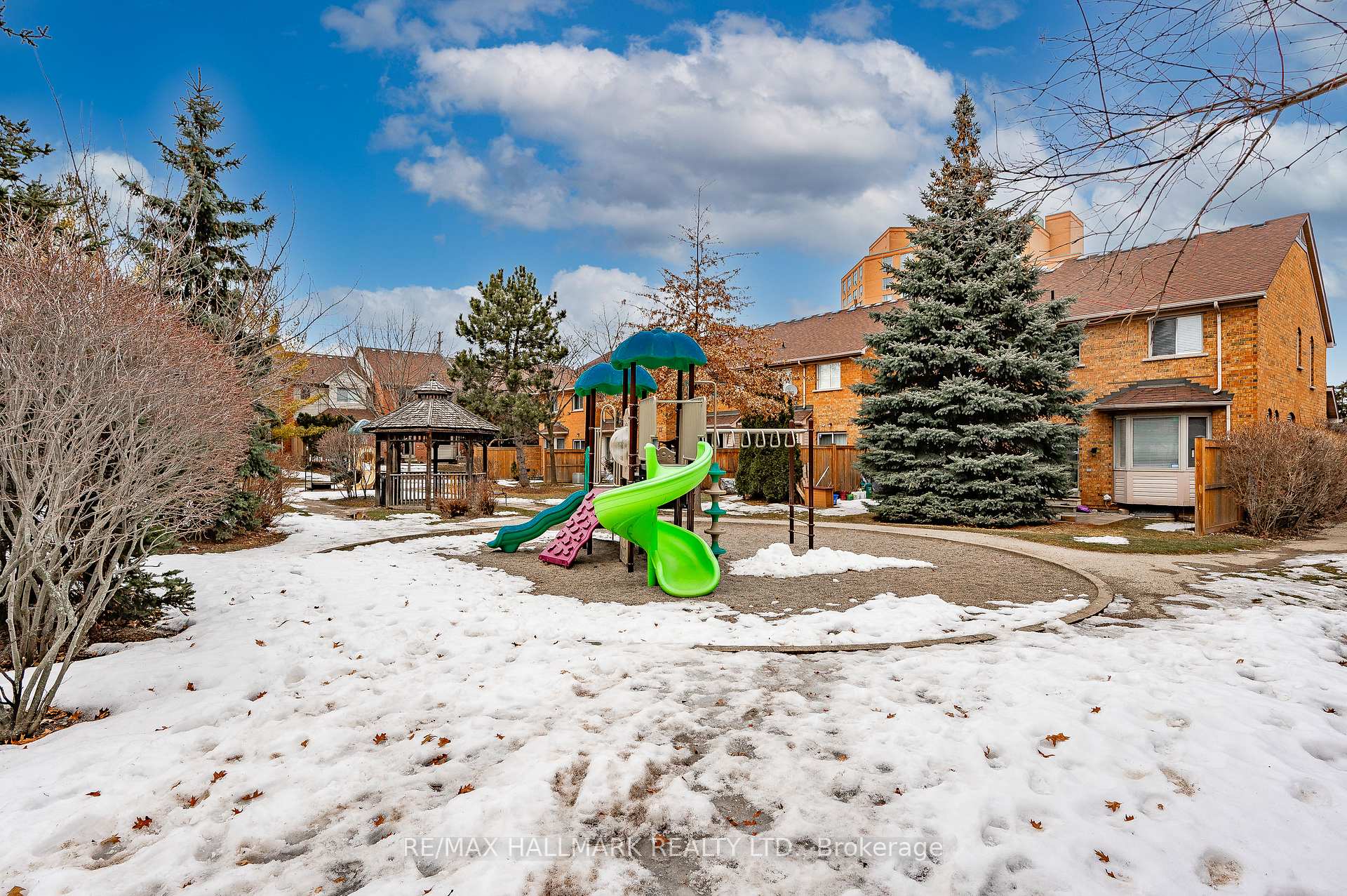 3 Bedrooms Condo at 5950 Glen Erin,  Mississauga For sale