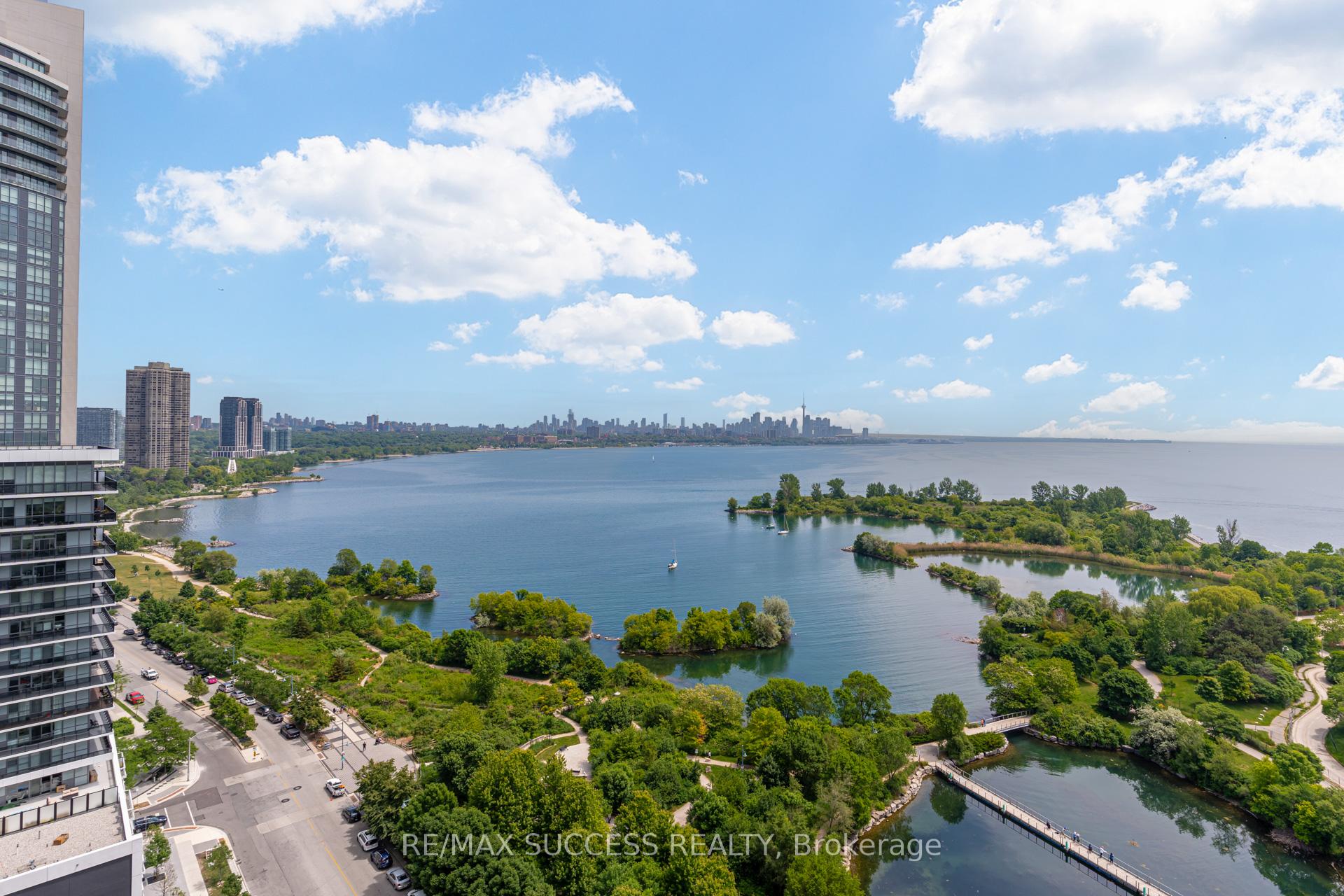 3 Bedrooms Condo at 20 Shore breeze, Toronto For sale