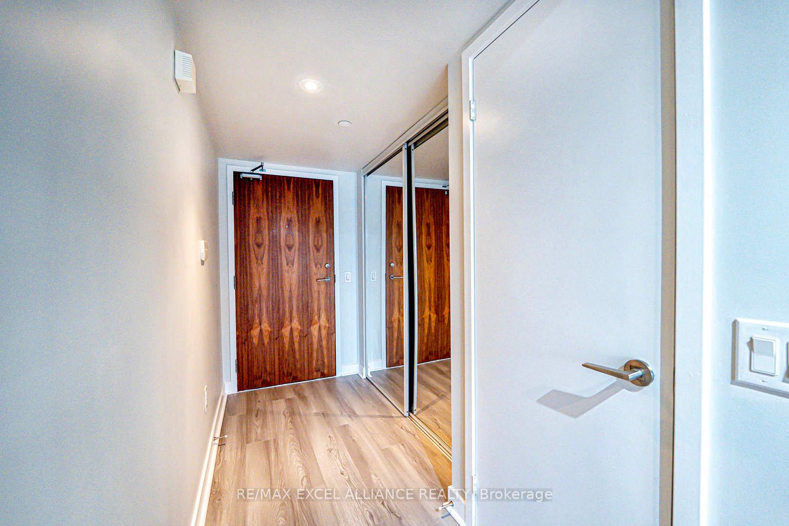 2 Bedrooms Condo at 75 Queens Wharf,  Toronto For sale