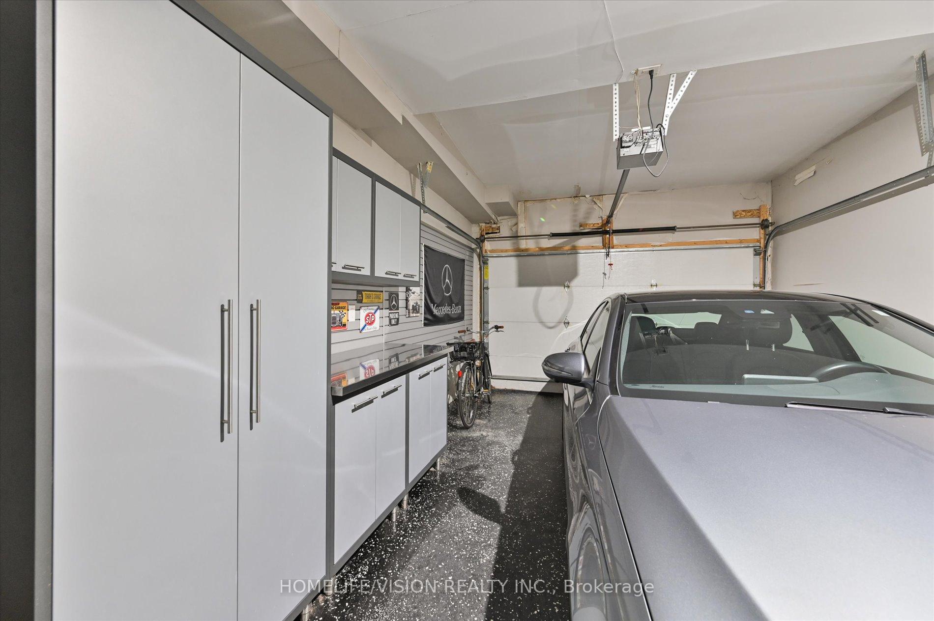 4 Bedrooms Condo at 2 Agar, Vaughan For sale
