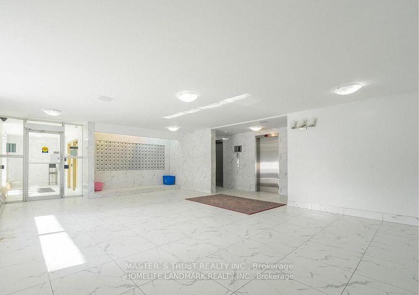 2 Bedrooms Condo at 100 Dundalk, Toronto For sale