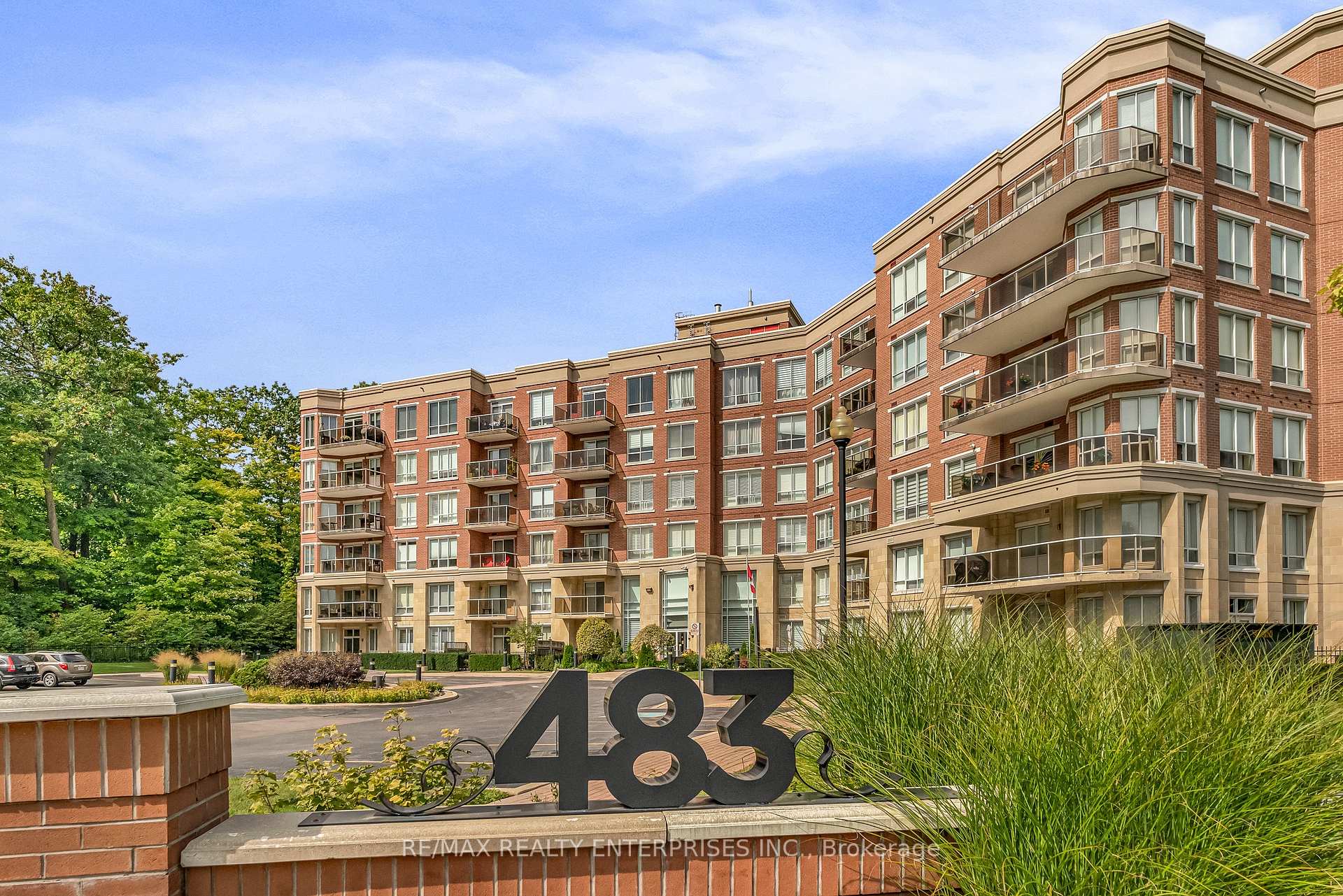 2 Bedrooms Condo at 483 Faith, Mississauga For sale