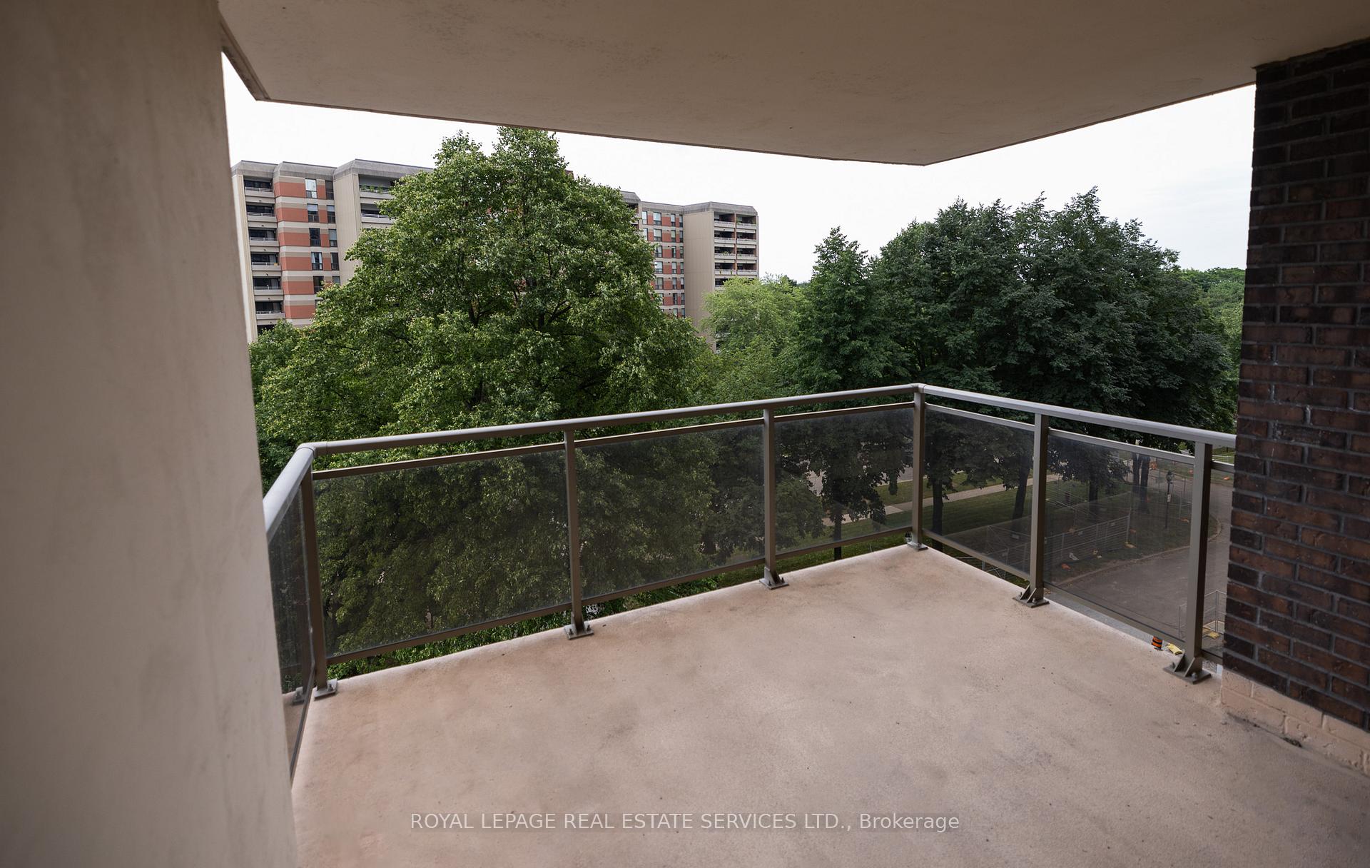 3 Bedrooms Condo at 966 Inverhouse,  Mississauga For sale