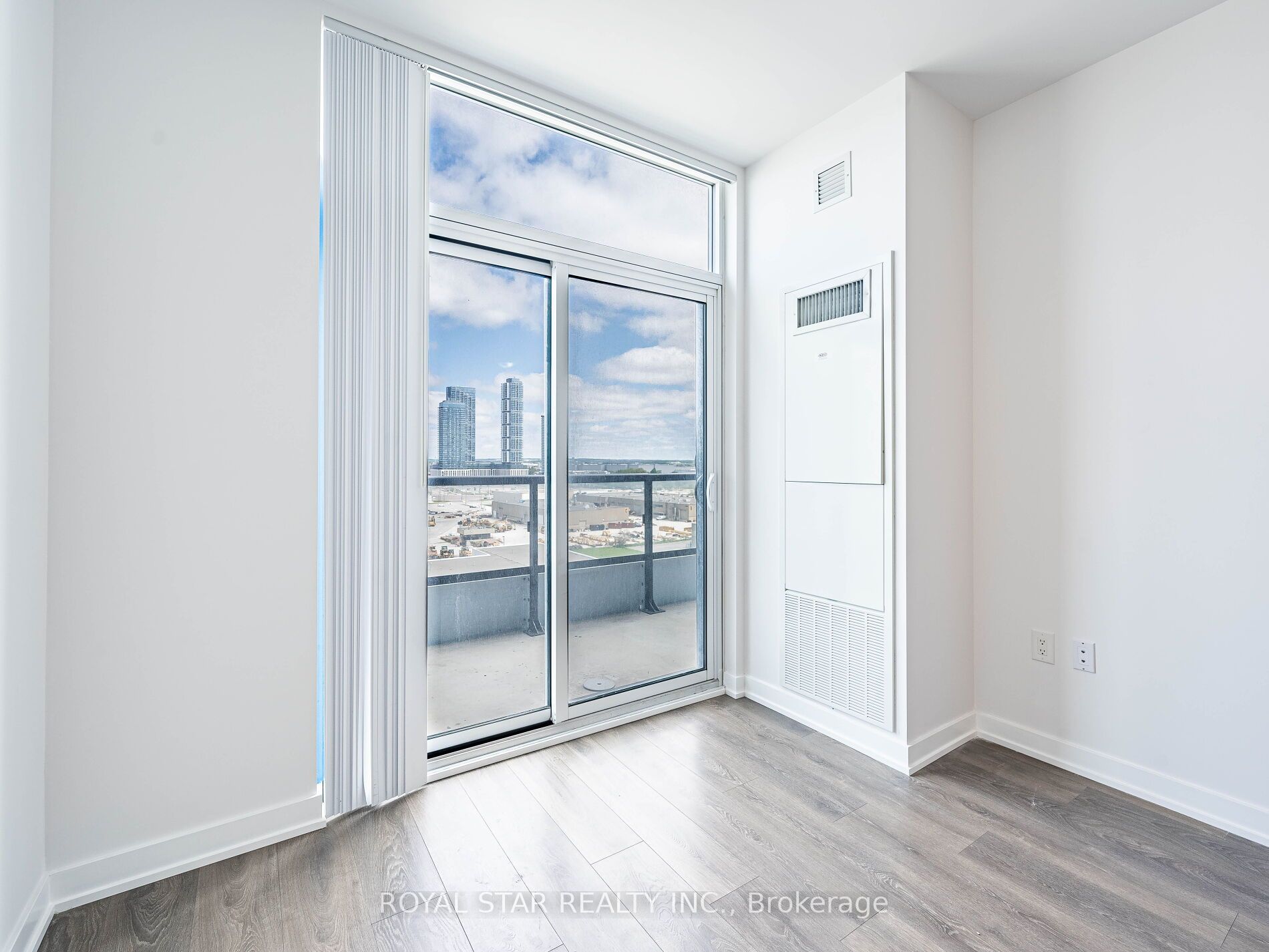 #1120 - 38 Honeycrisp Crescent, Vaughan, ON L4K 0M8