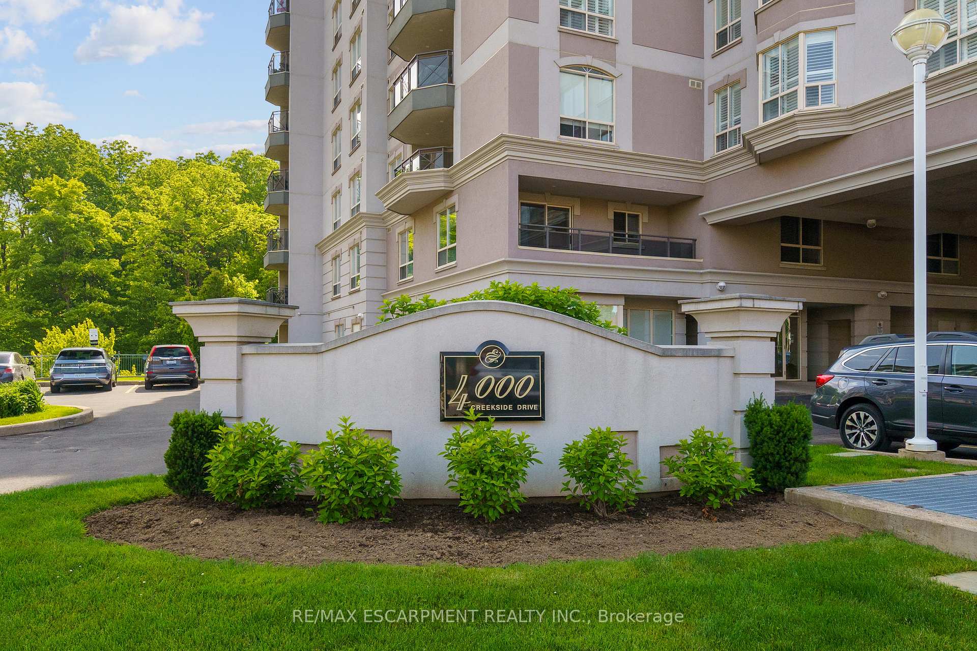 2 Bedrooms Condo at 4000 Creekside, Hamilton For sale