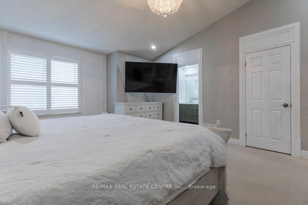 3 Bedrooms Condo at 2774 King,  Hamilton For sale