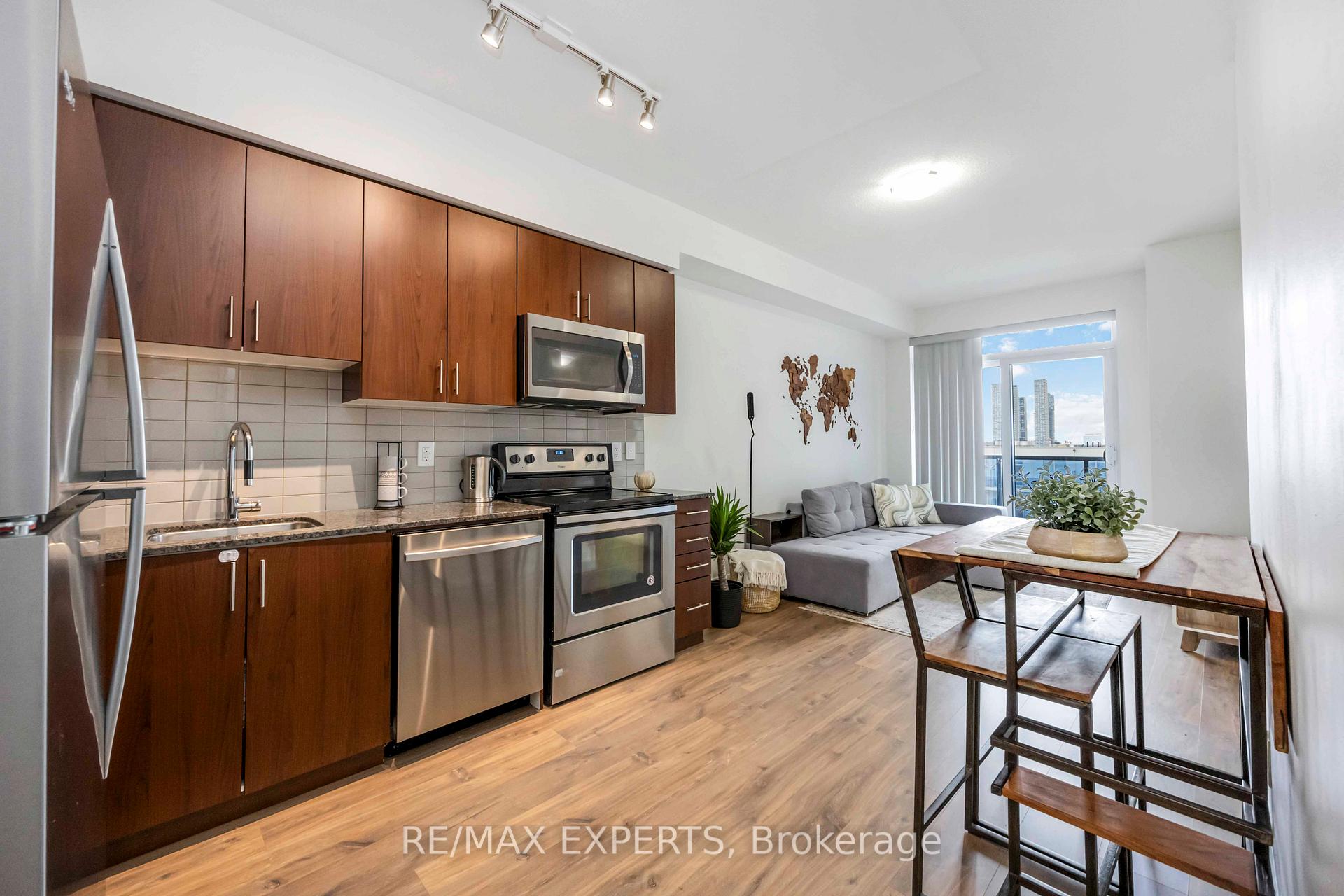 2 Bedrooms Condo at 3700 Highway 7, Vaughan For sale