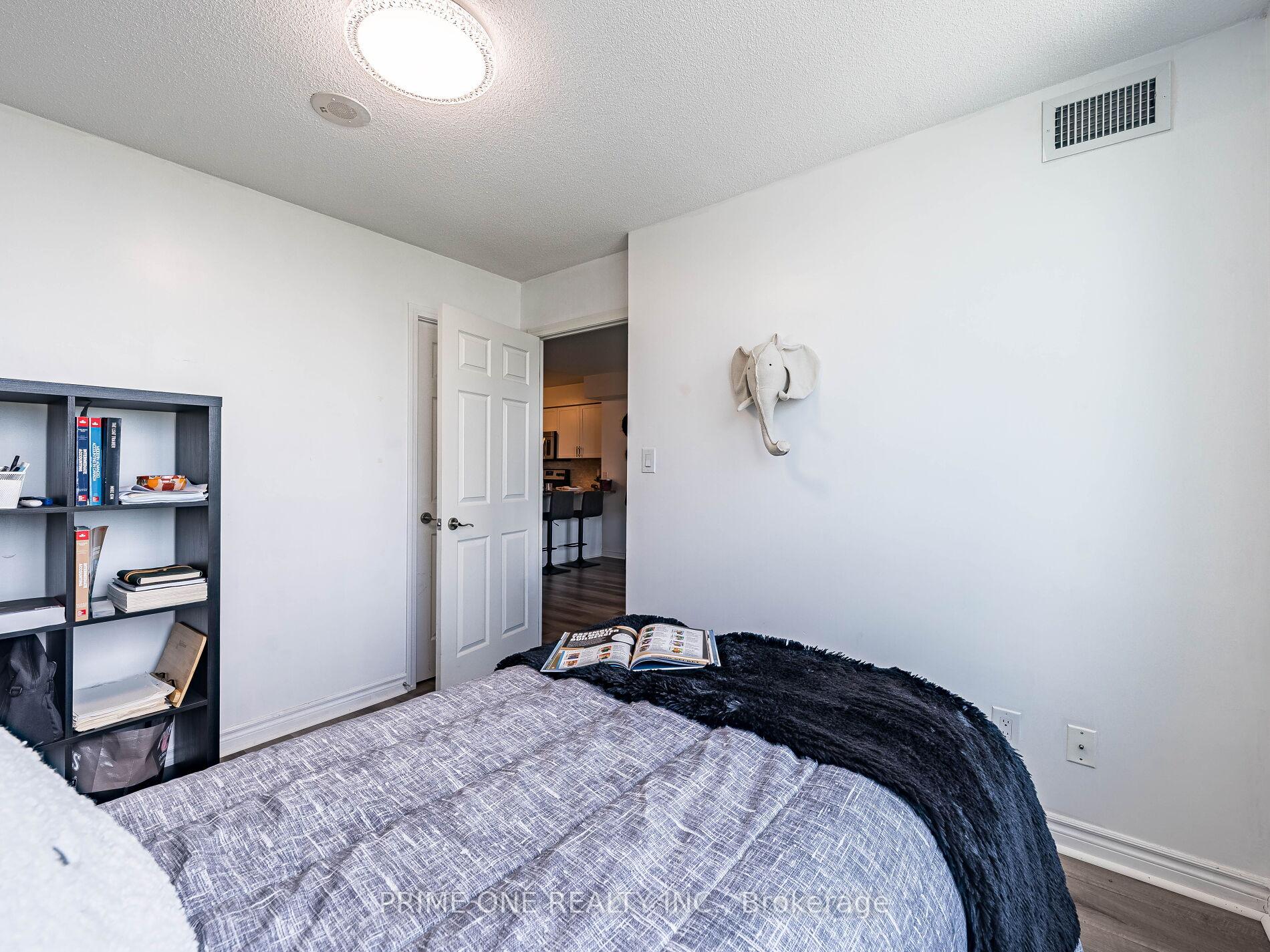 2 Bedrooms Condo at 88 Grangeway, Toronto For sale