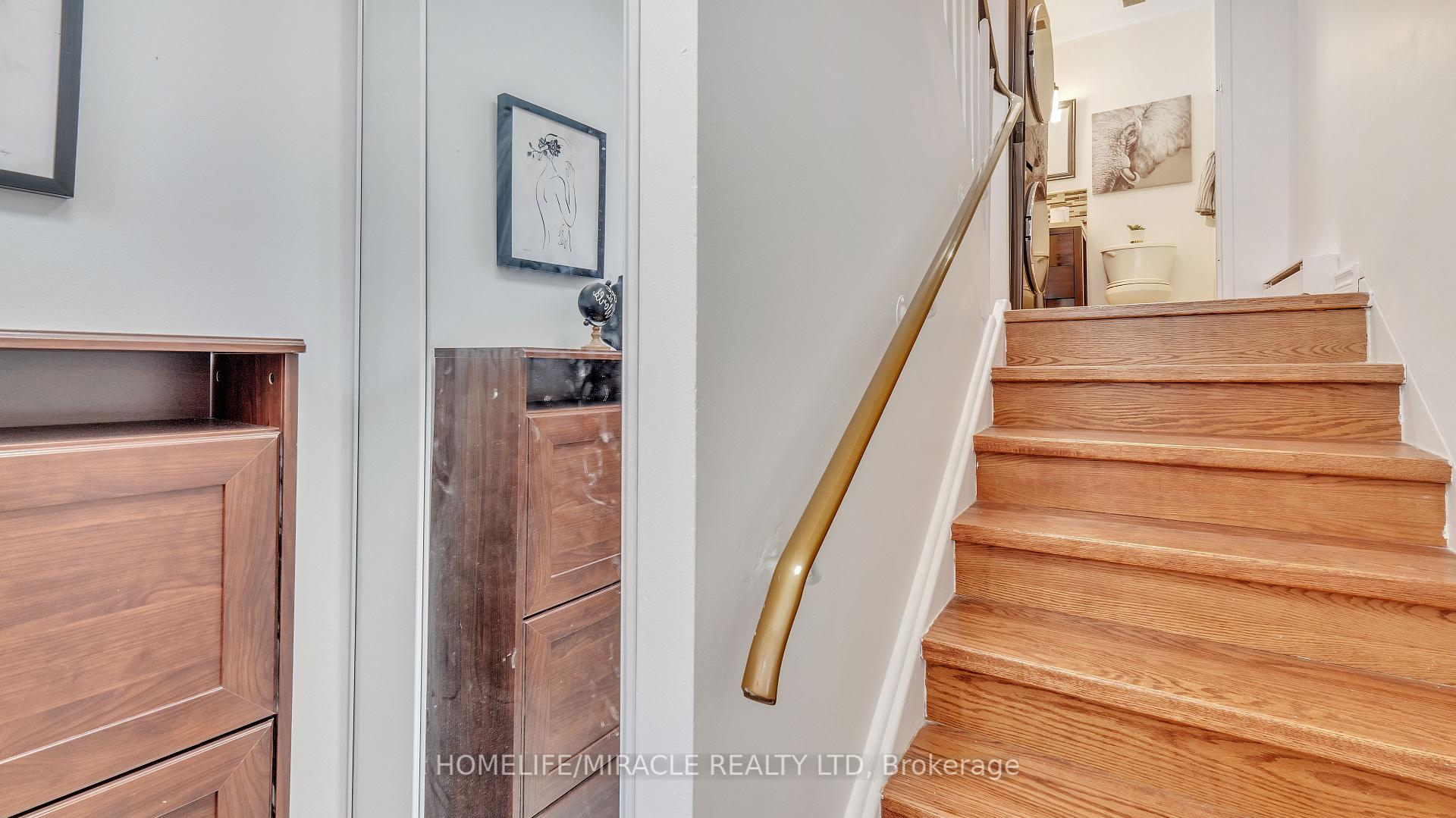 3 Bedrooms Condo at 91 Muir, Toronto For sale